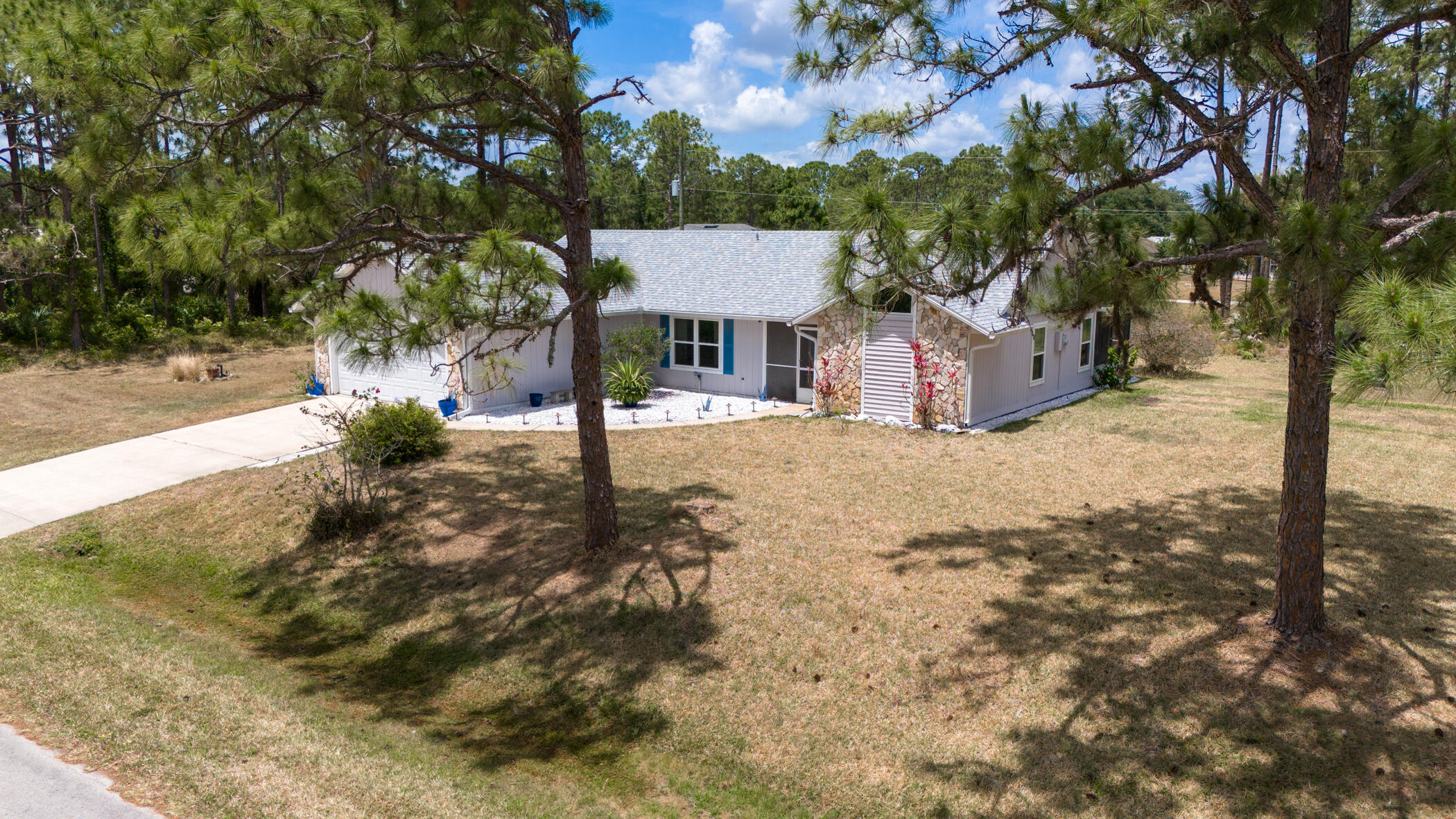 2372 Queens Street SE