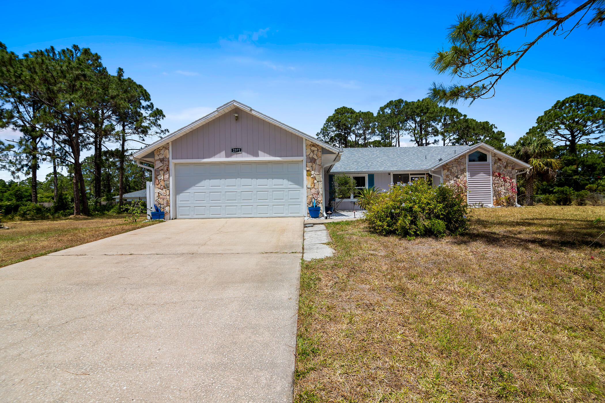 2372 Queens Street SE