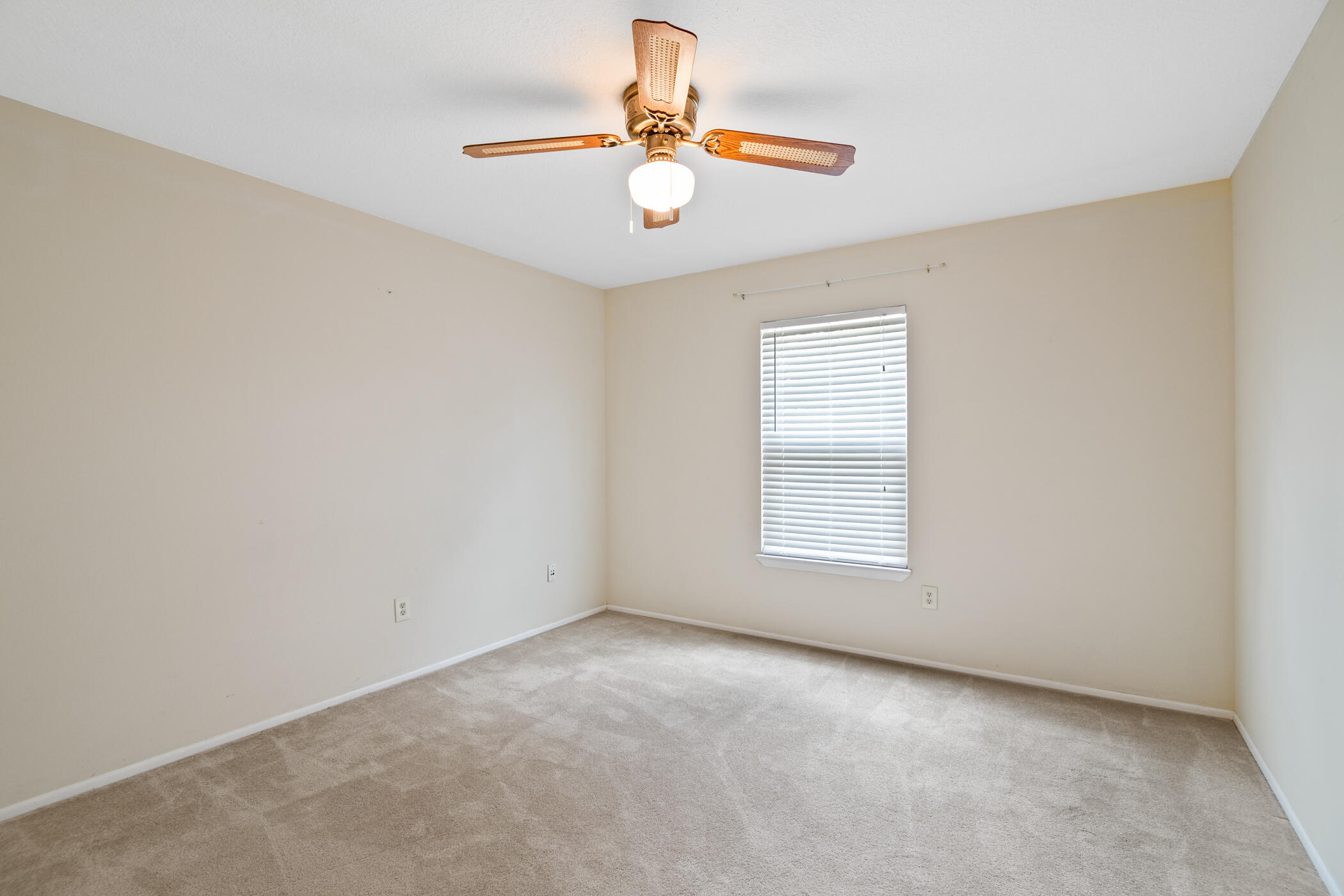 2372 Queens Street SE