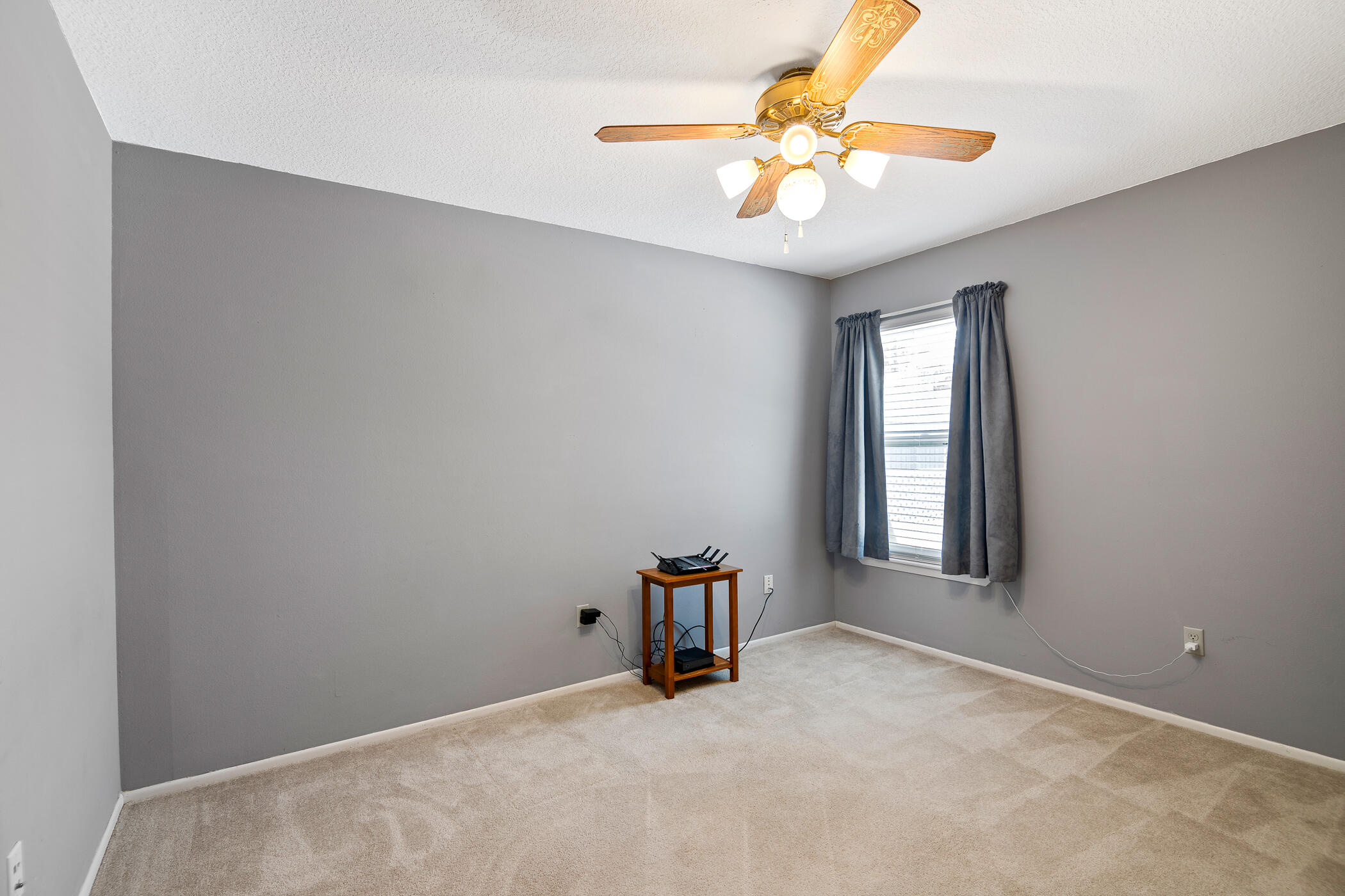 2372 Queens Street SE