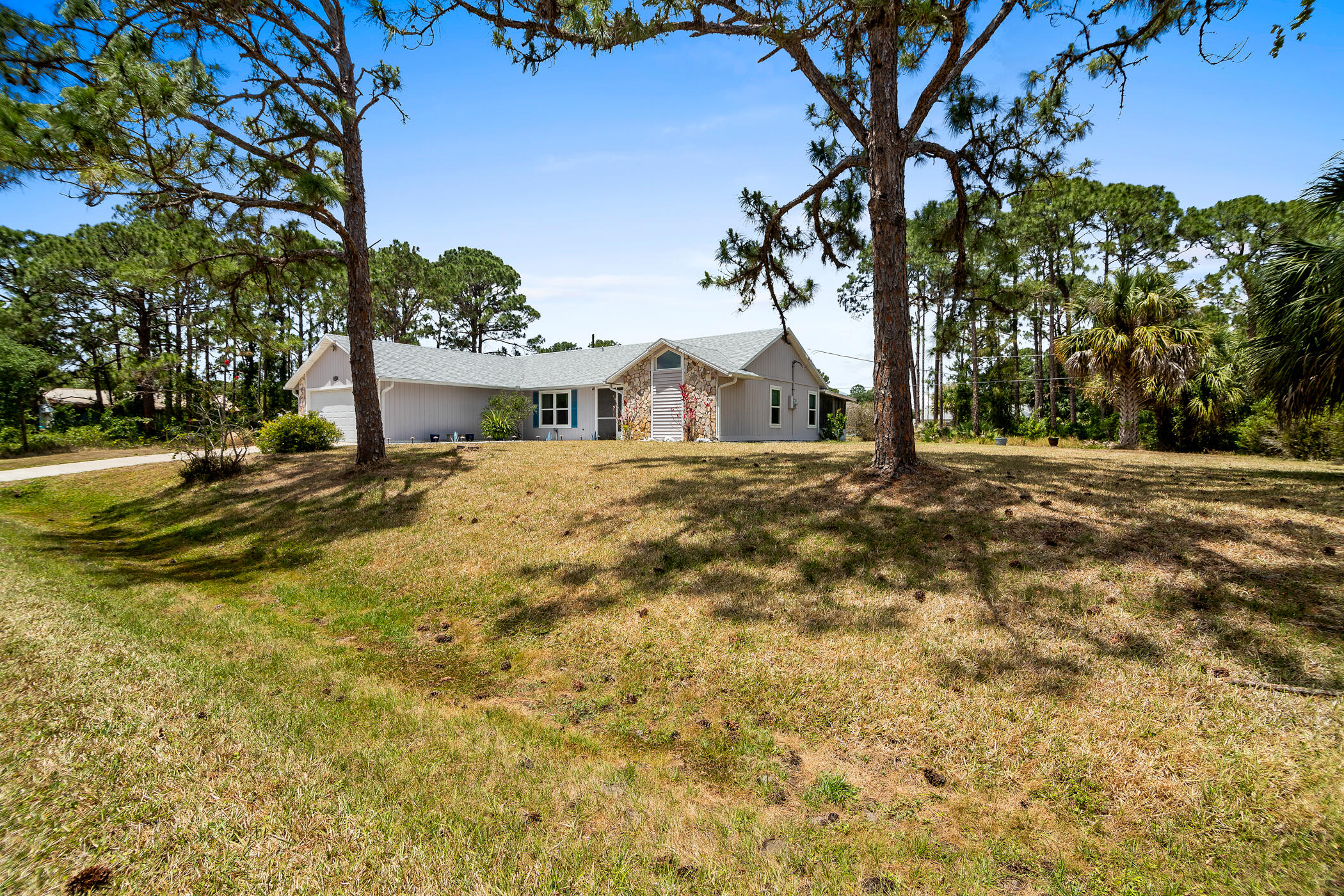 2372 Queens Street SE