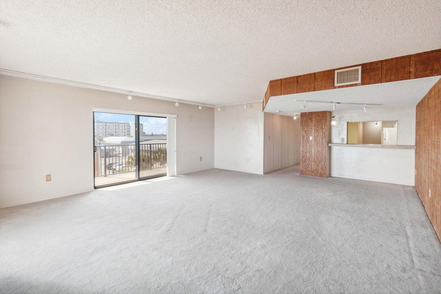 3170 N Atlantic Avenue, 401