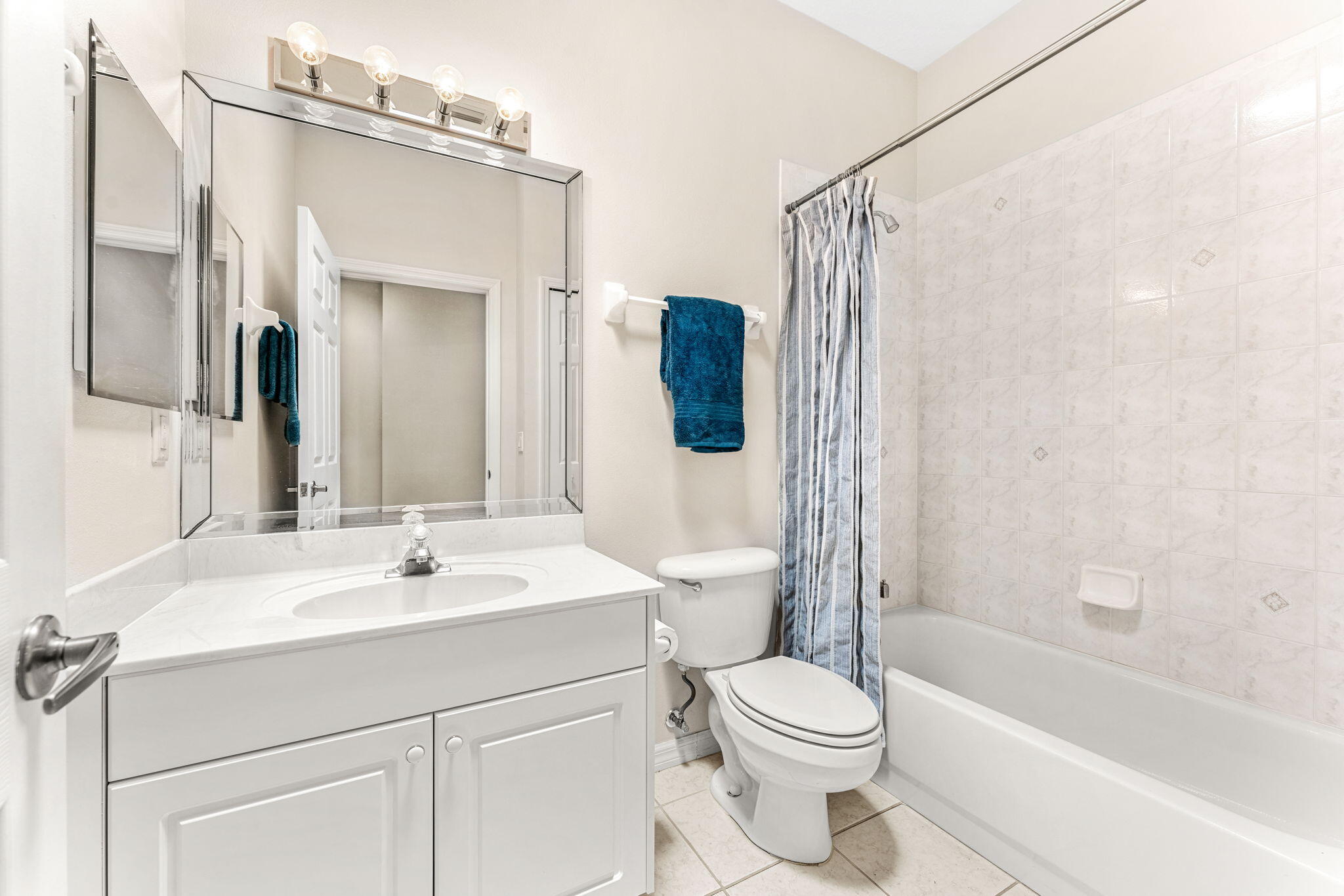 1222 Honeybee Lane