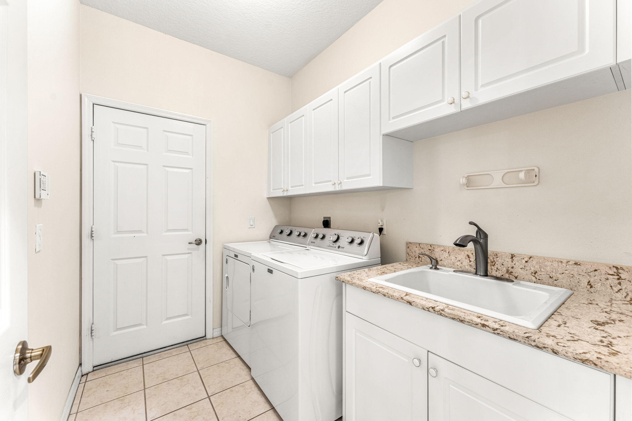 1222 Honeybee Lane