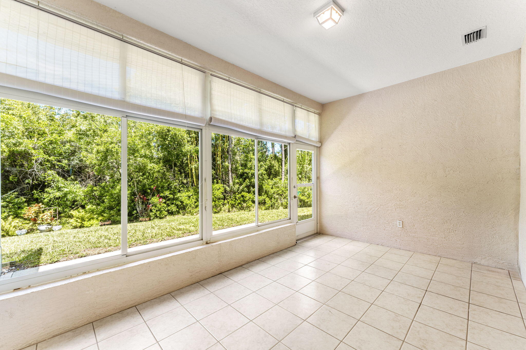 1222 Honeybee Lane