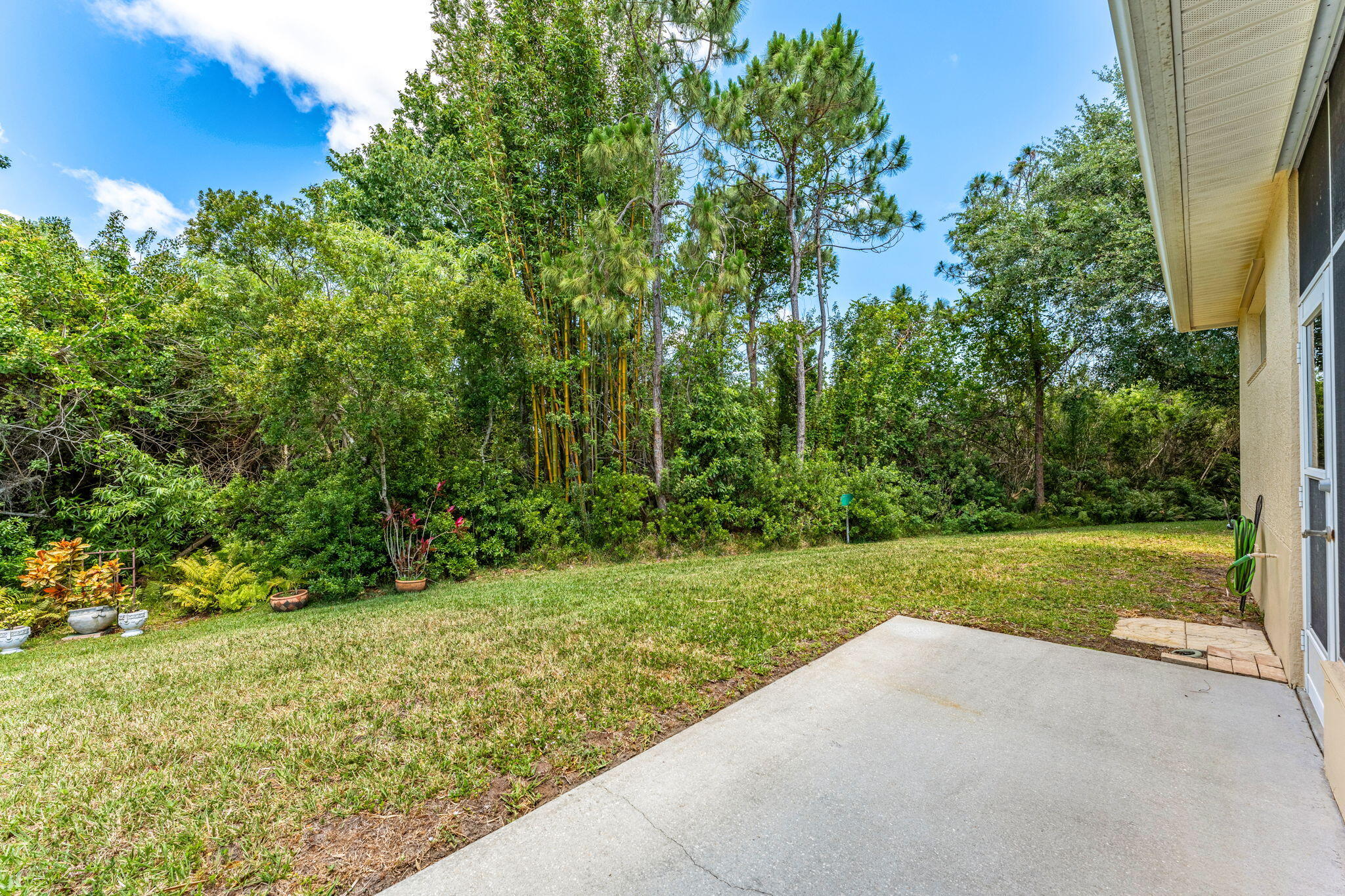 1222 Honeybee Lane