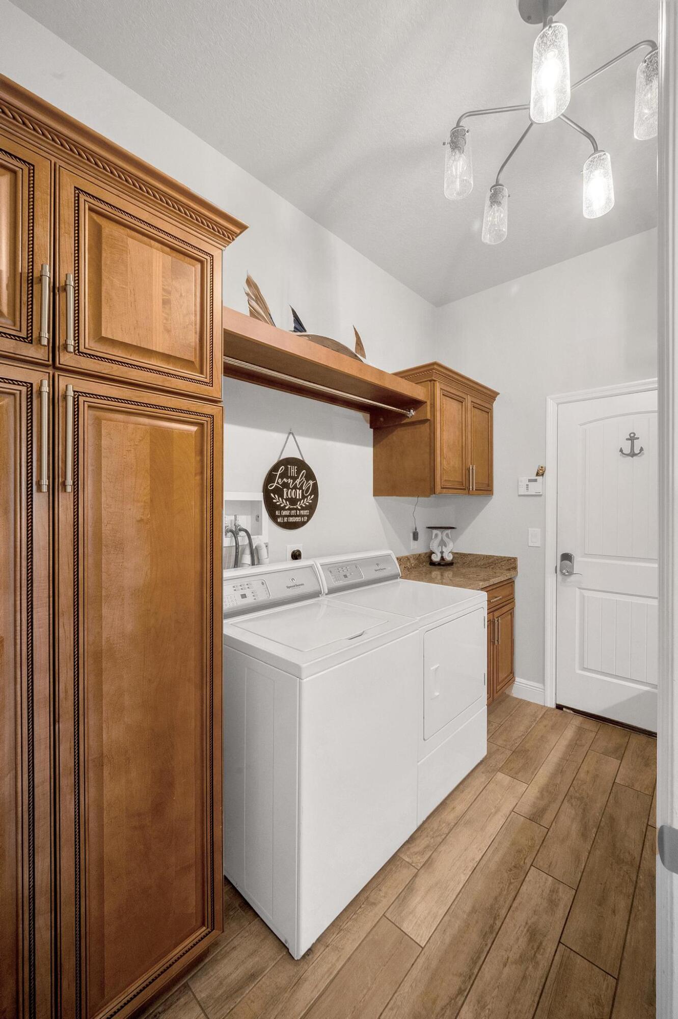 6895 Cottonwood Drive