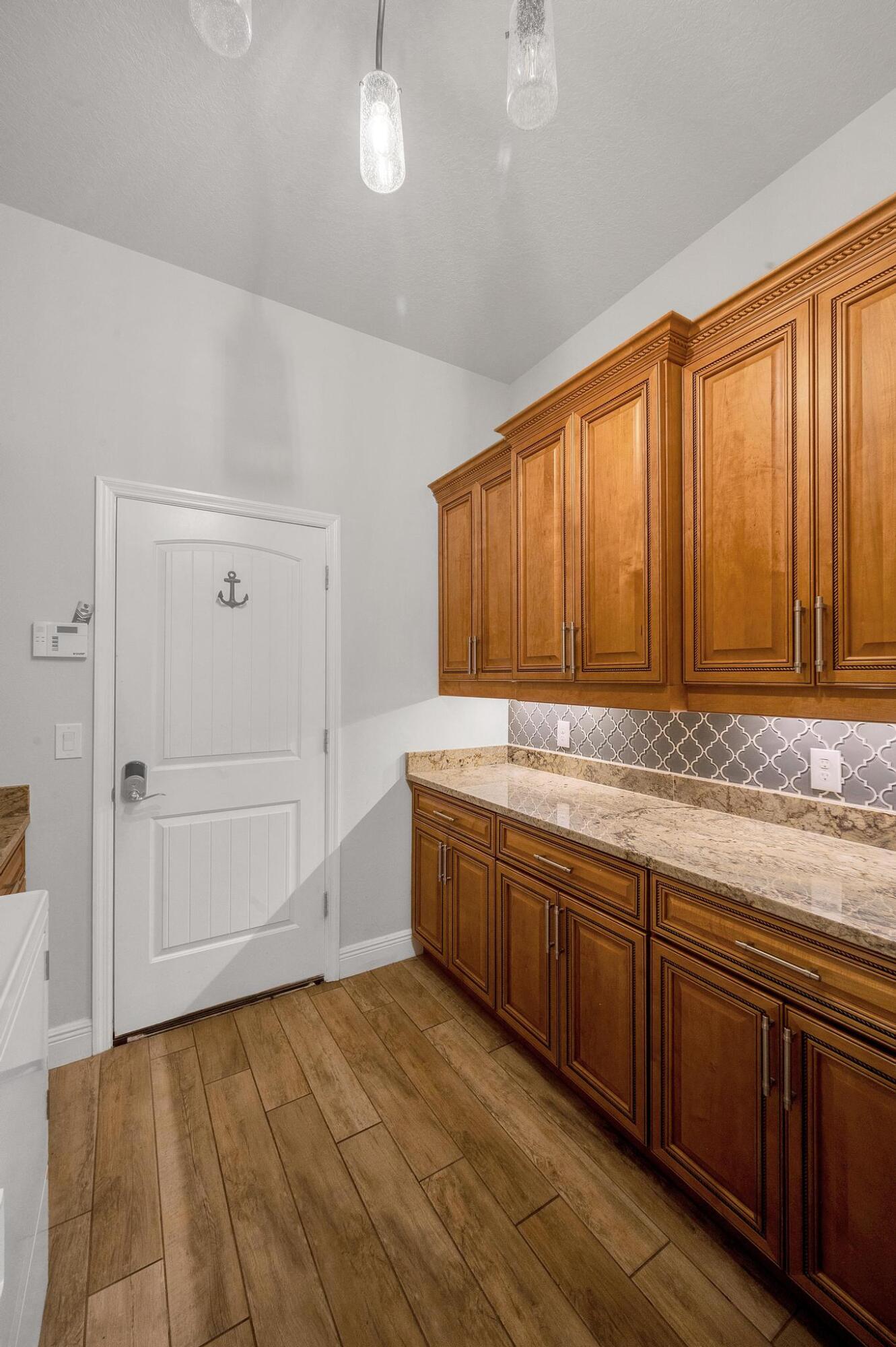 6895 Cottonwood Drive
