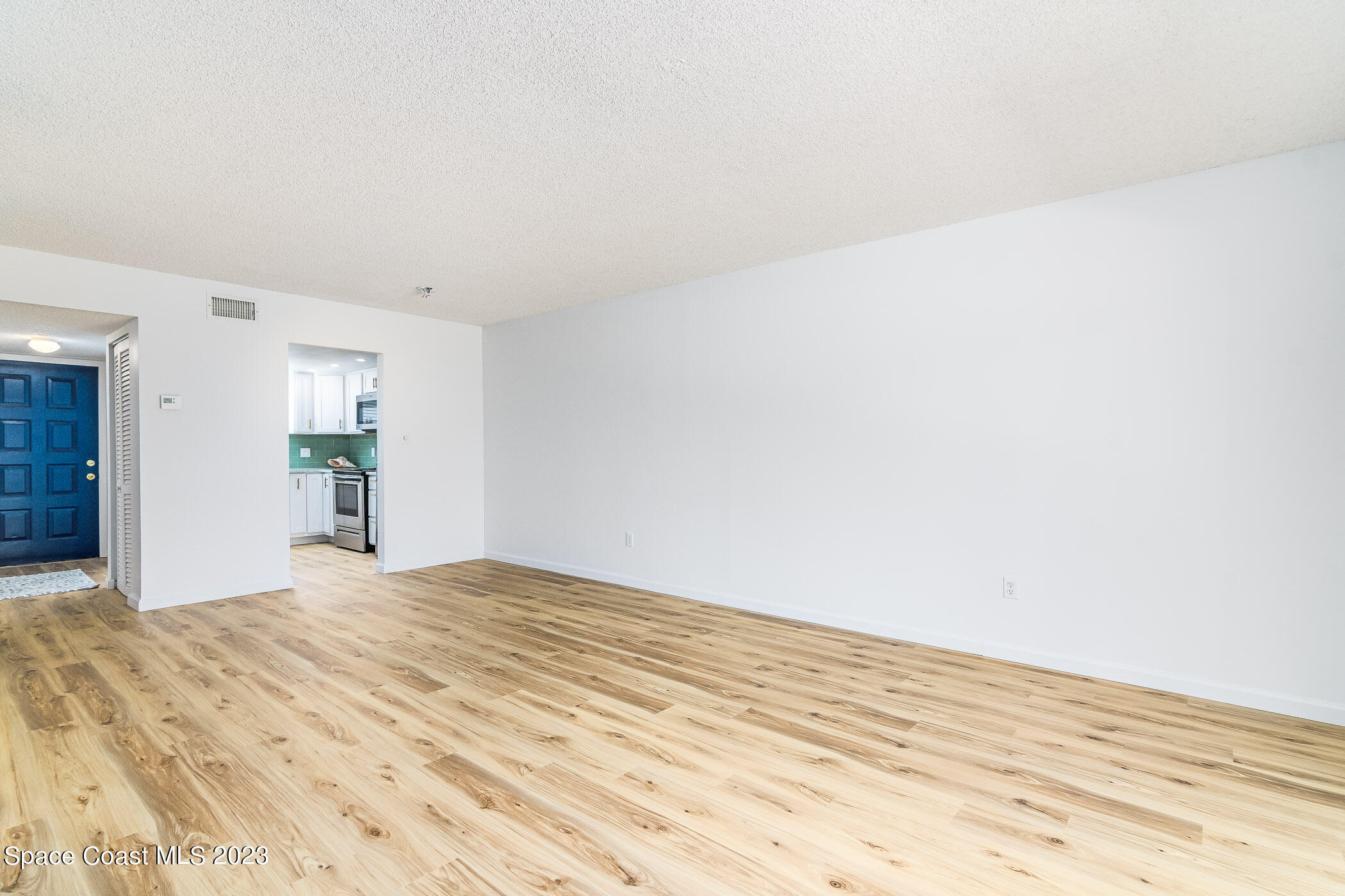 7101 Ridgewood Avenue, 104
