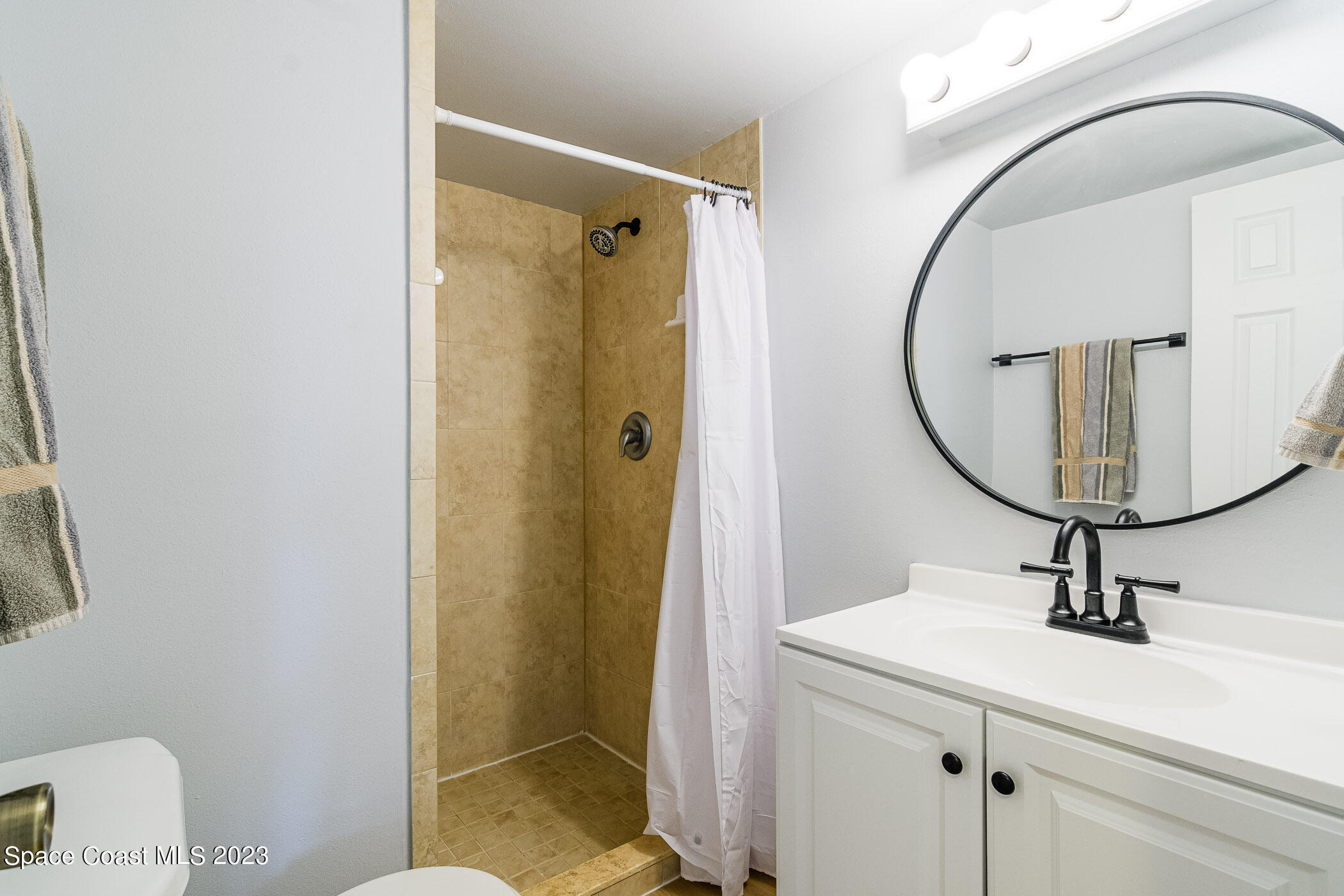 7101 Ridgewood Avenue, 104