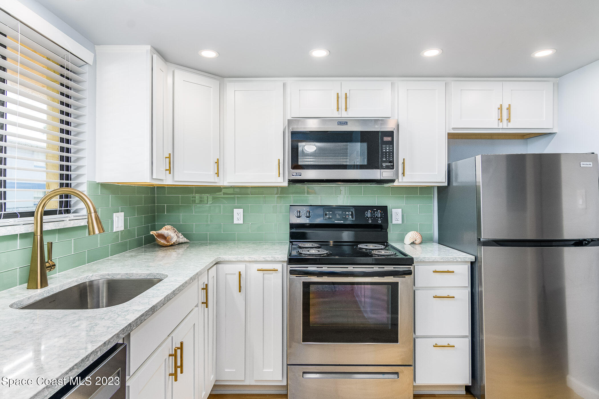 7101 Ridgewood Avenue, 104