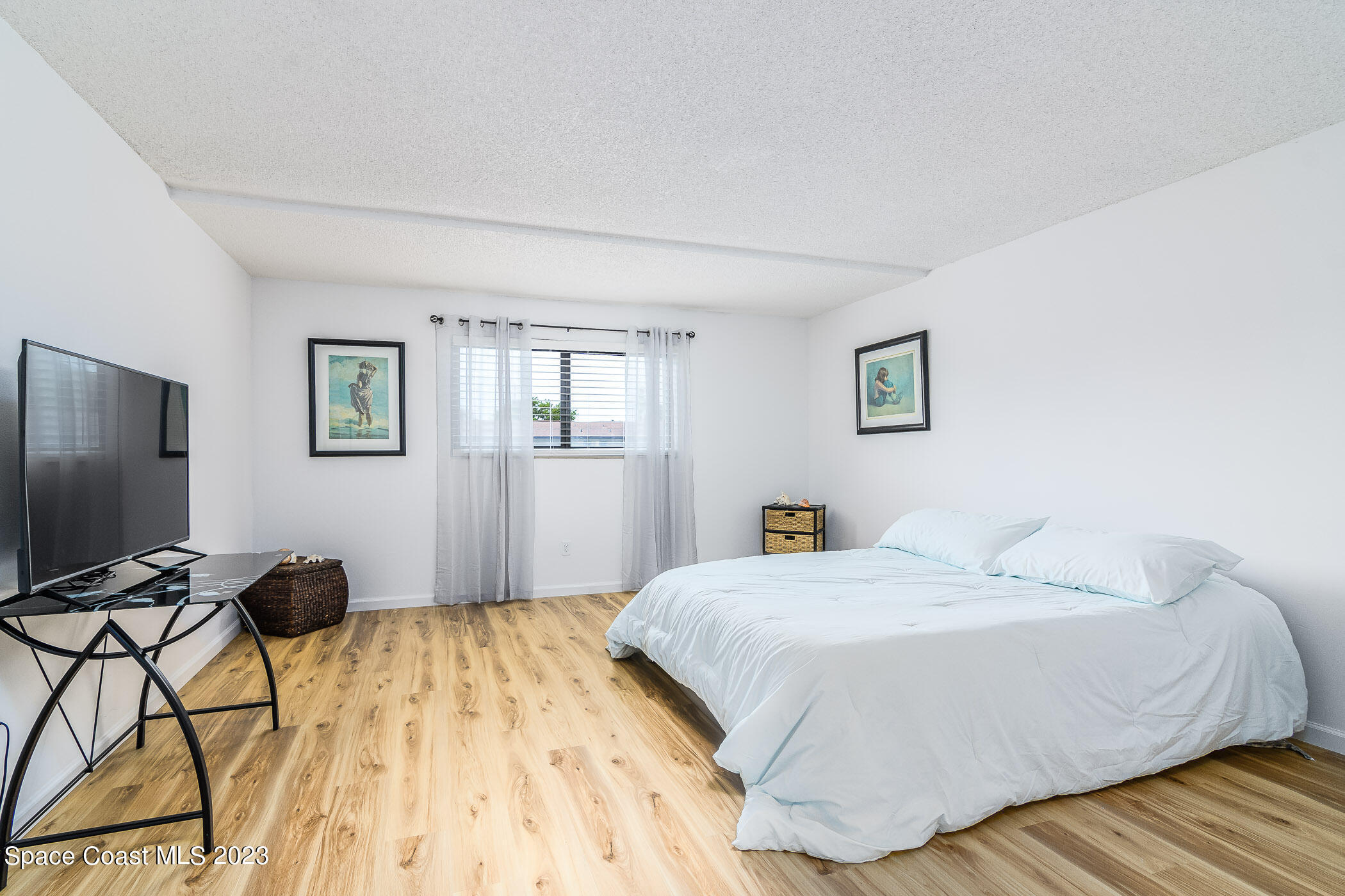 7101 Ridgewood Avenue, 104