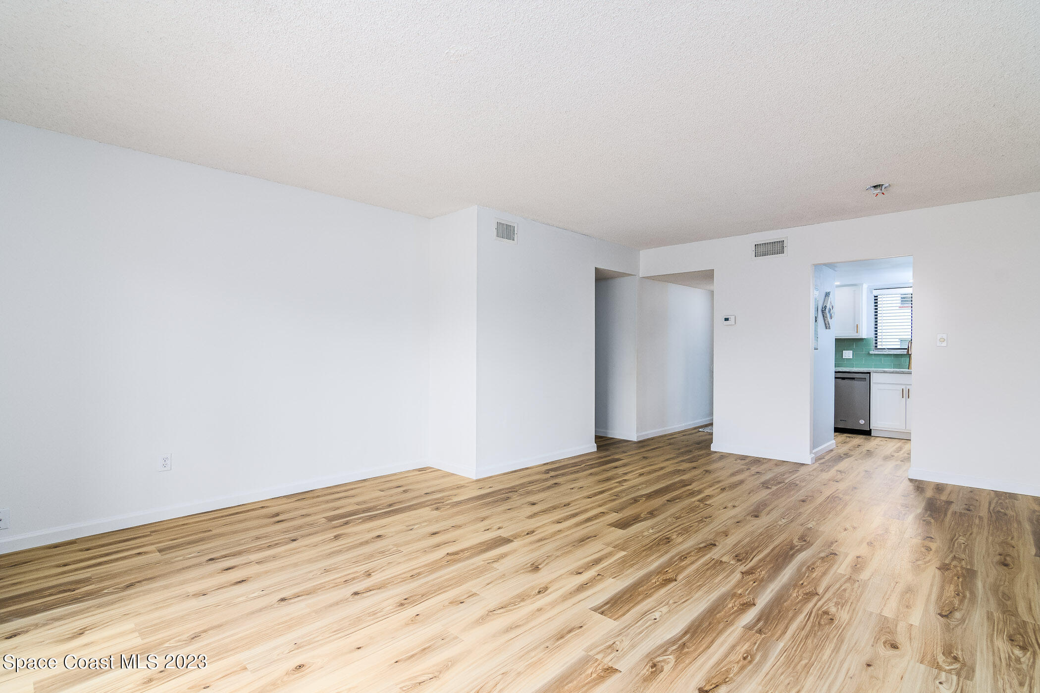 7101 Ridgewood Avenue, 104