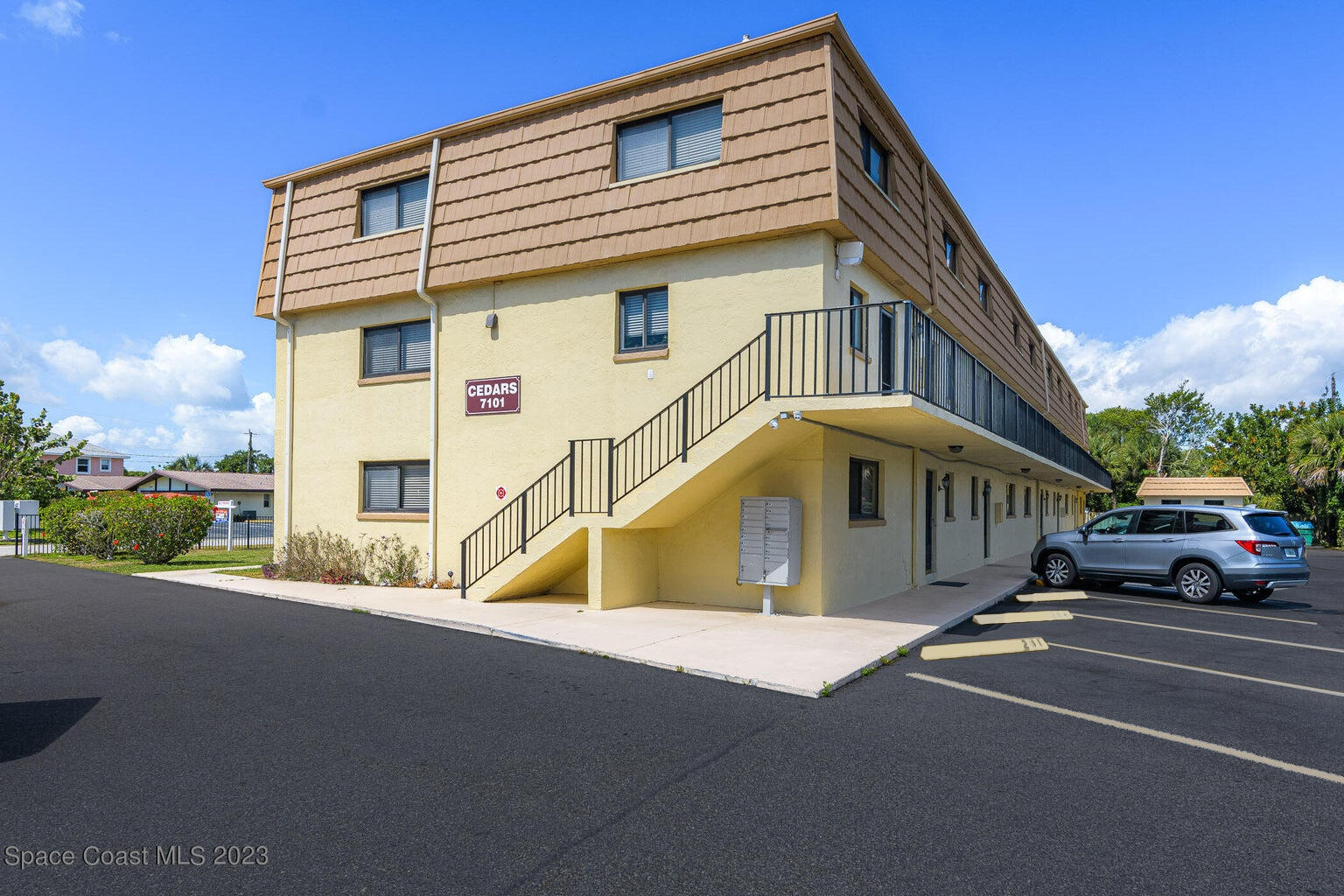 7101 Ridgewood Avenue, 104