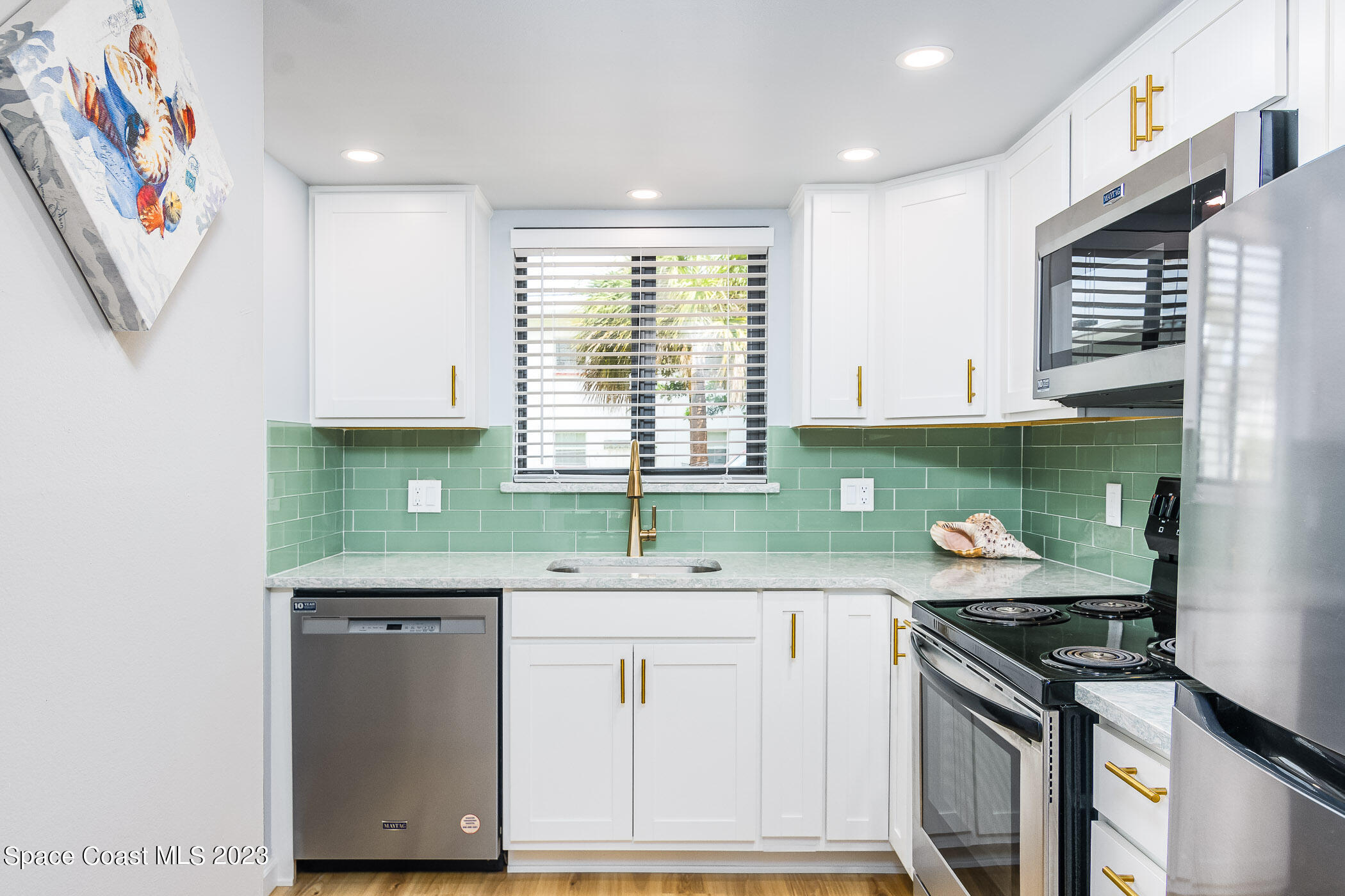 7101 Ridgewood Avenue, 104