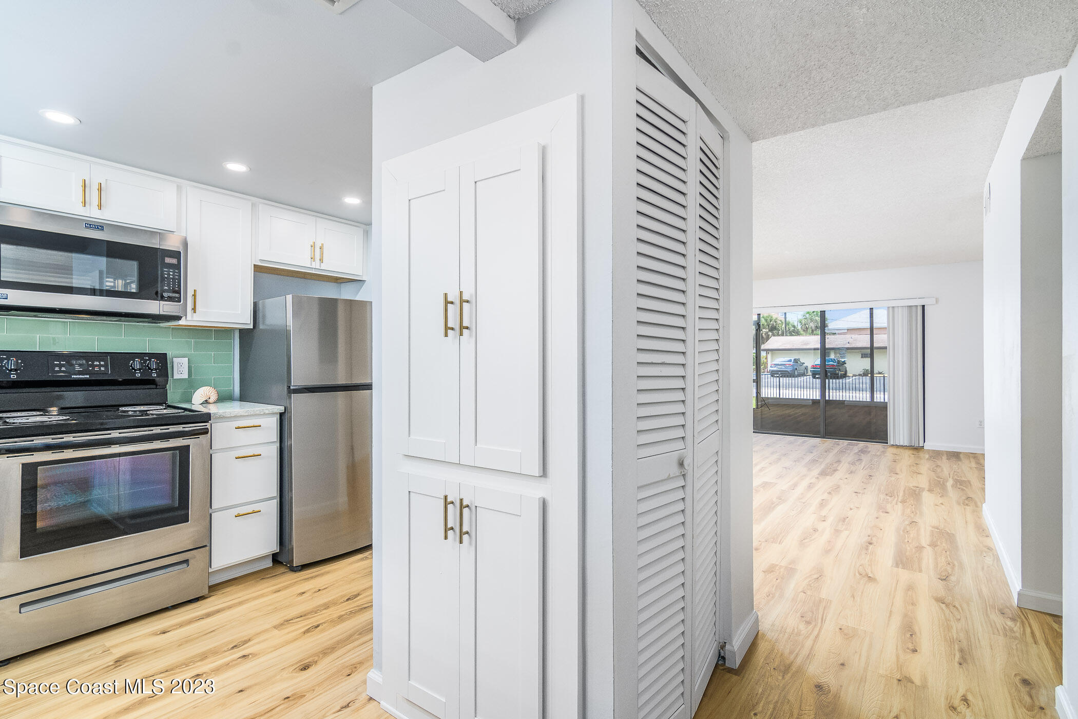 7101 Ridgewood Avenue, 104
