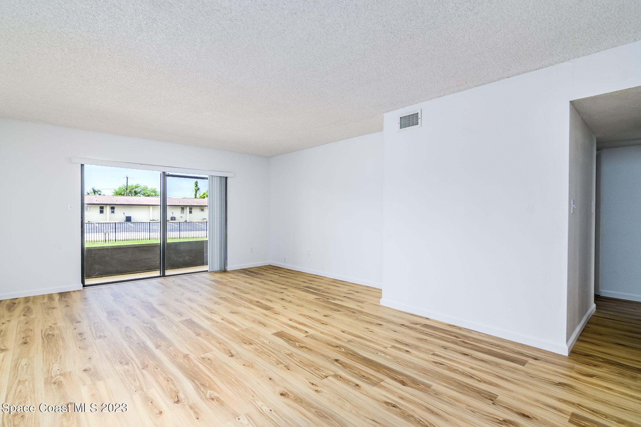 7101 Ridgewood Avenue, 104