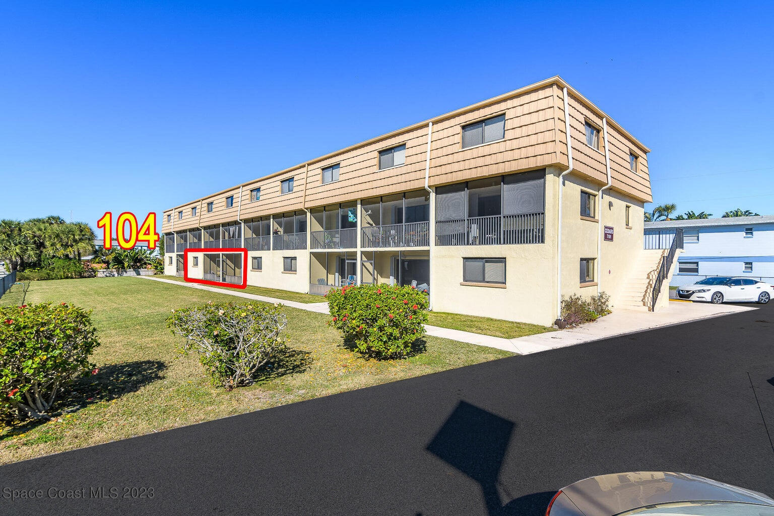 7101 Ridgewood Avenue, 104
