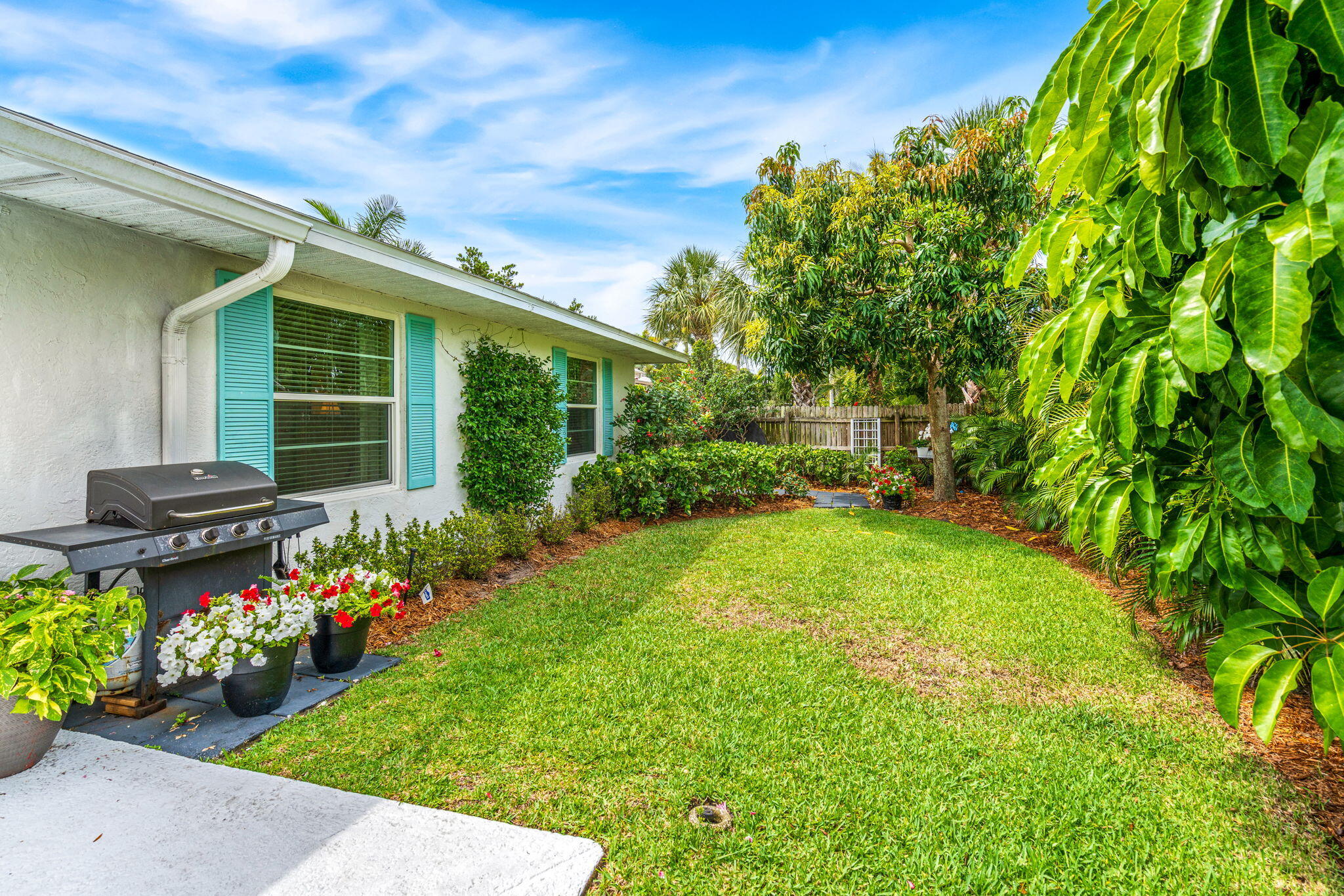 5 Colonial Way