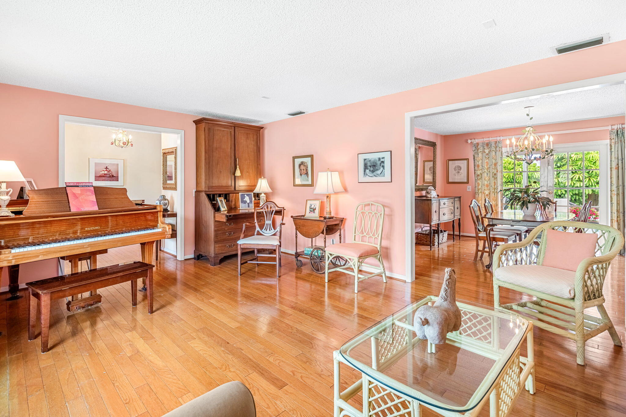 5 Colonial Way