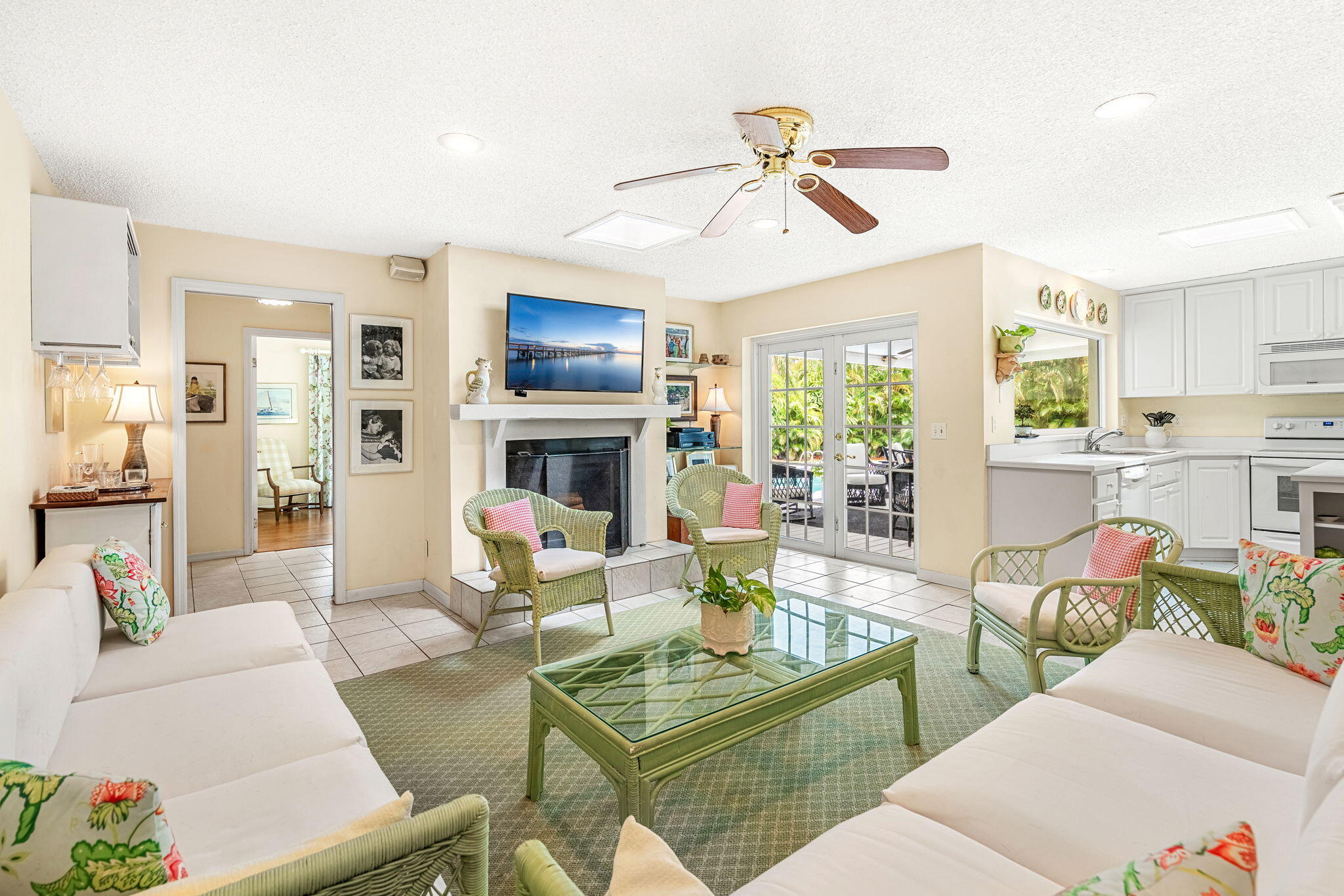 5 Colonial Way