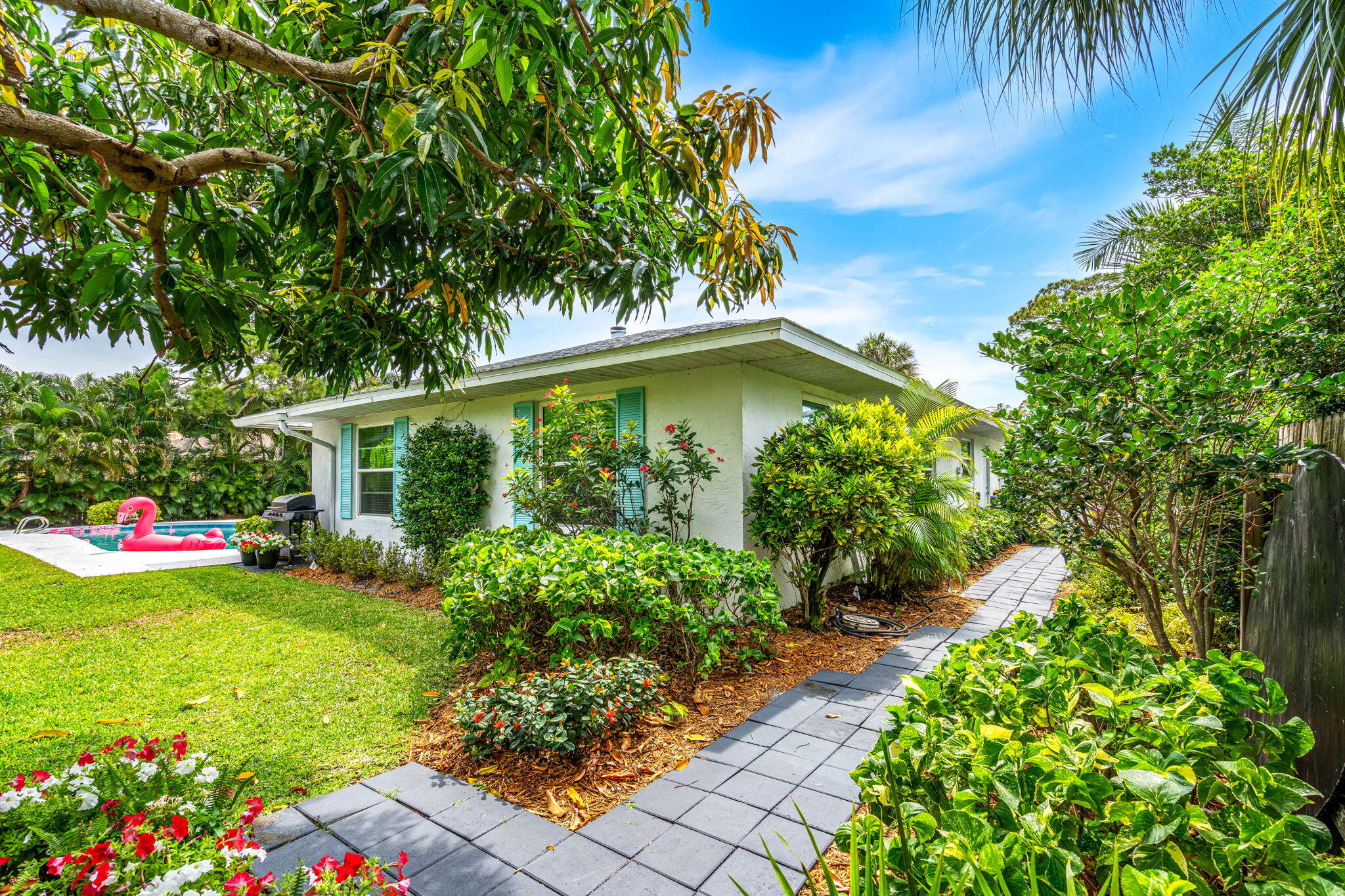 5 Colonial Way