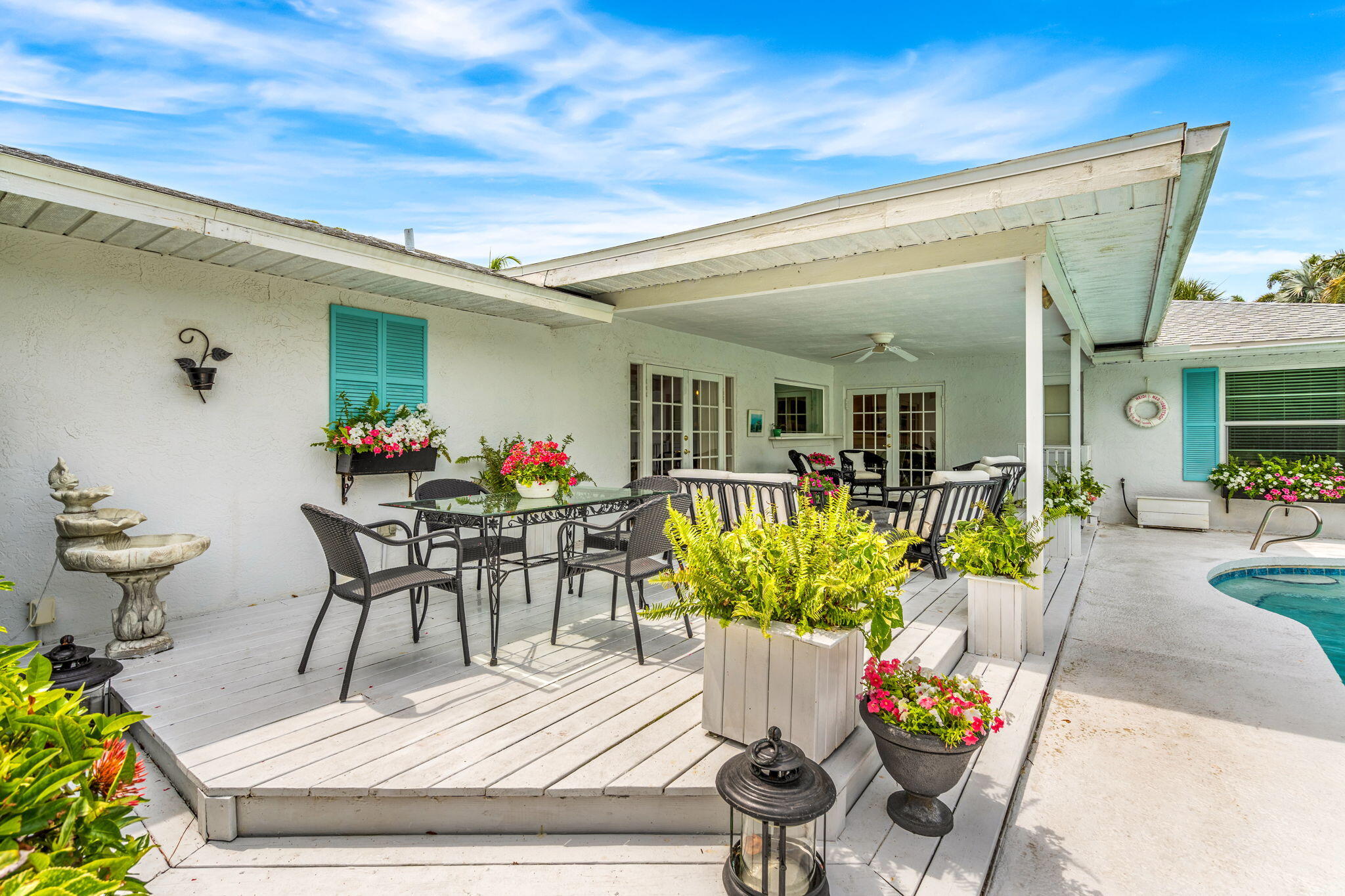 5 Colonial Way