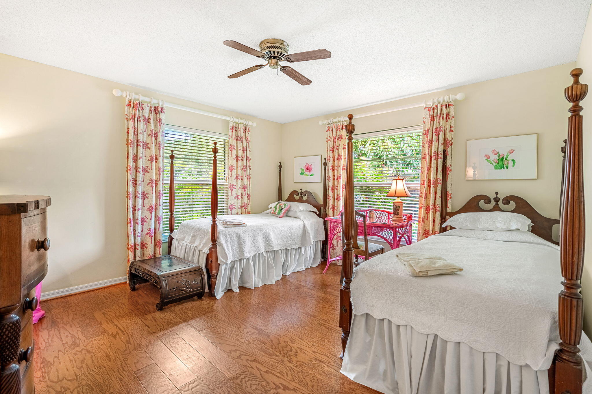 5 Colonial Way