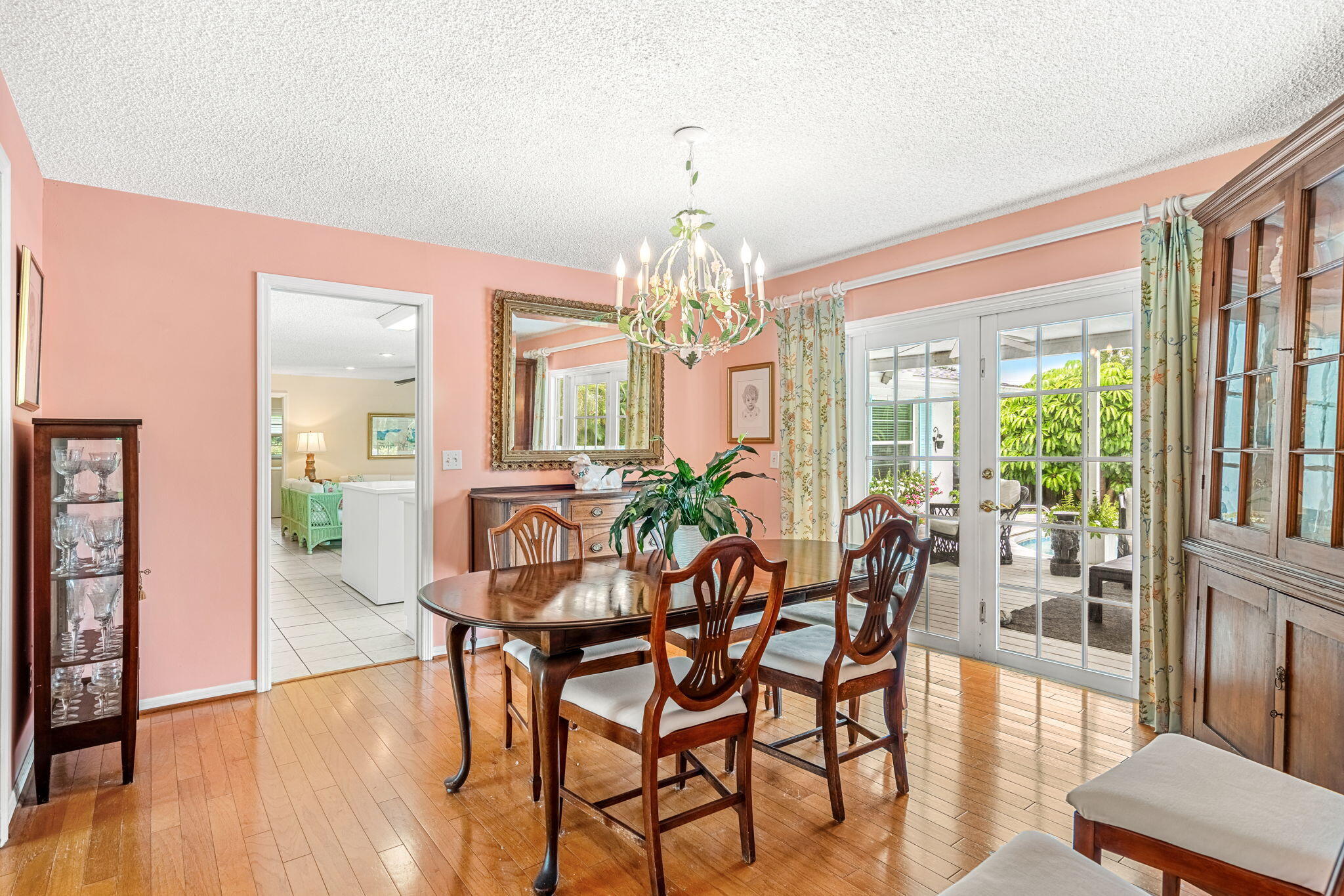 5 Colonial Way