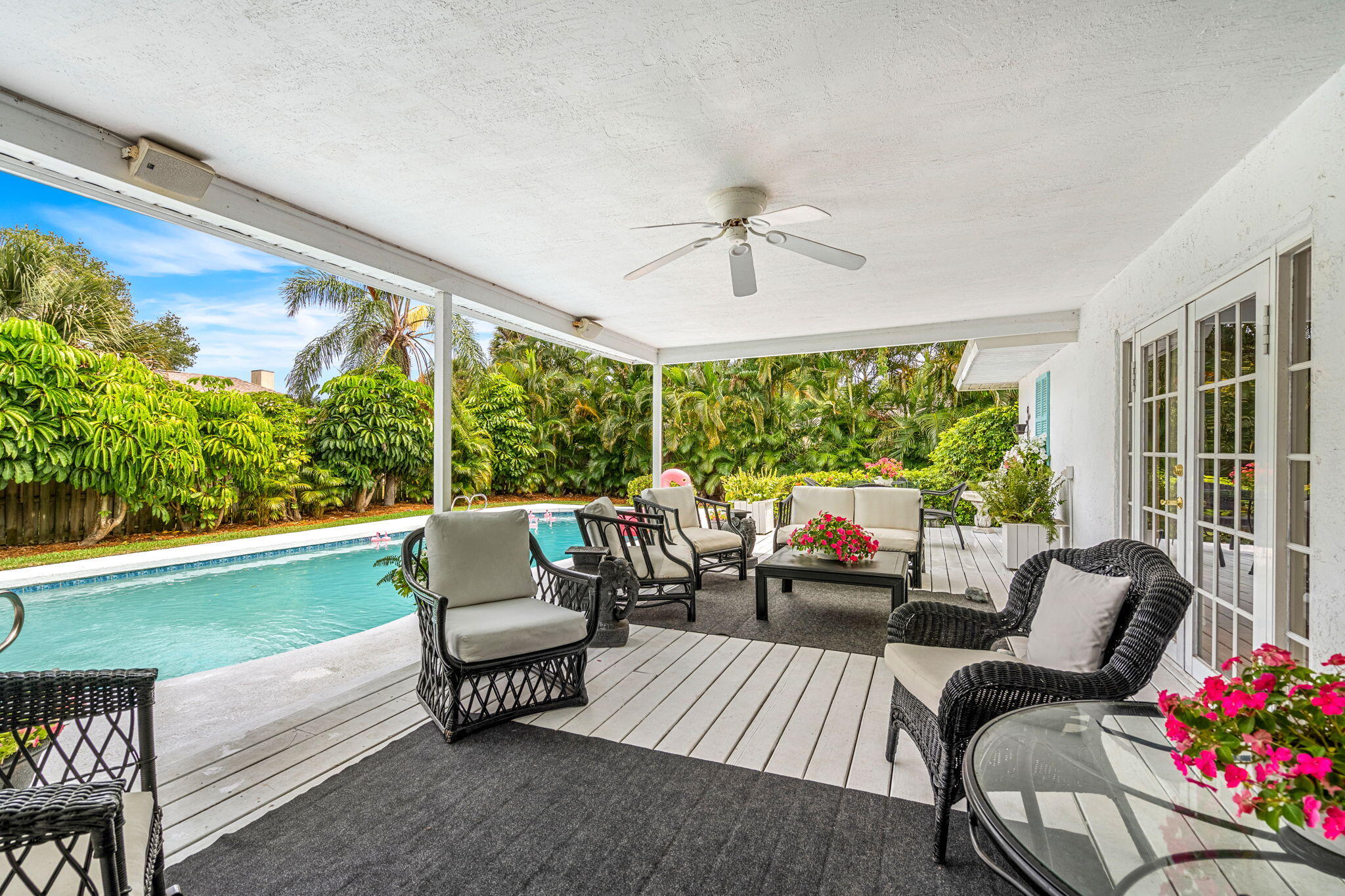 5 Colonial Way