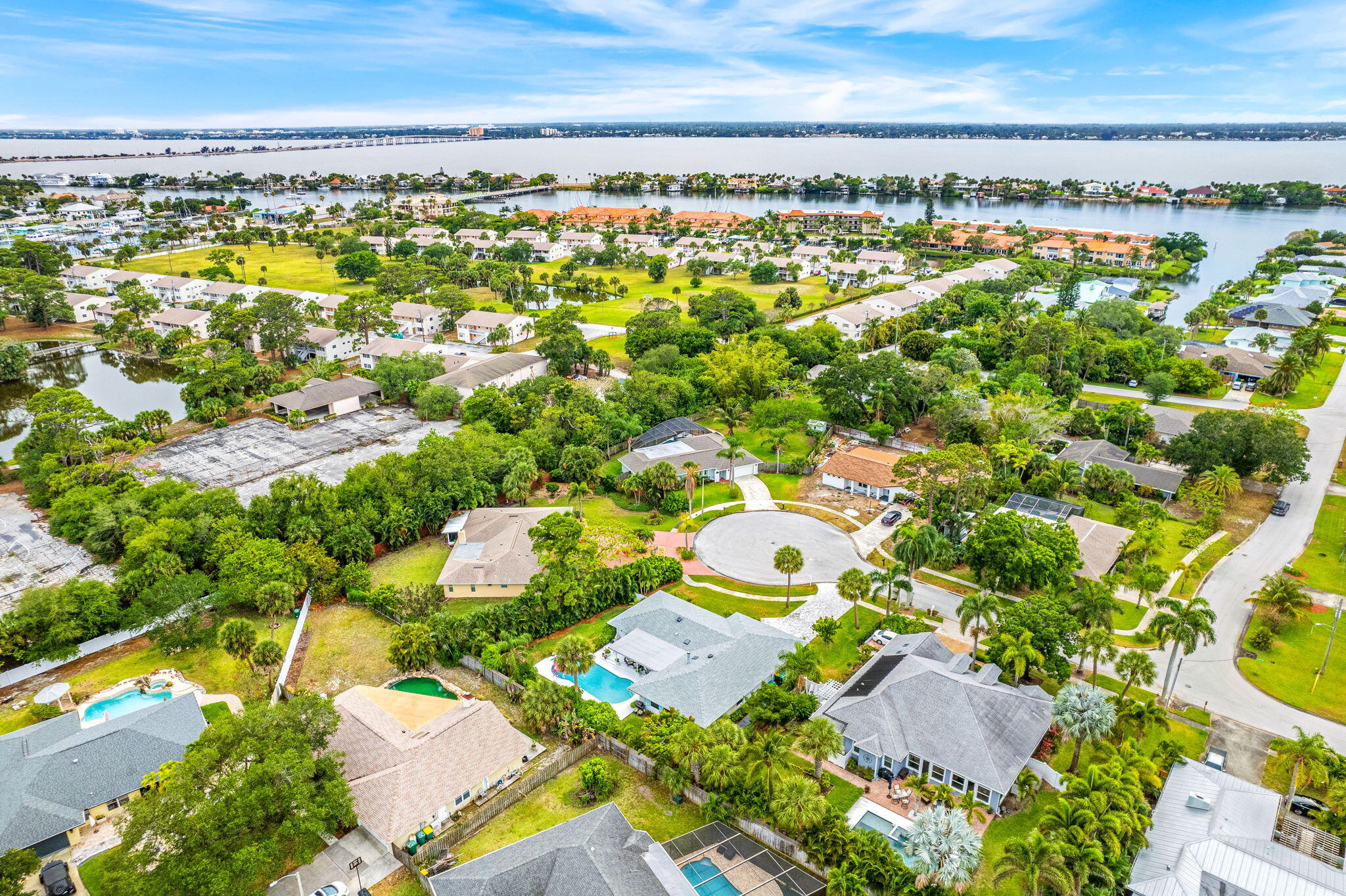5 Colonial Way