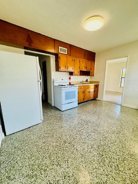106 Sunrise Ave, A