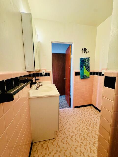 106 Sunrise Ave, A