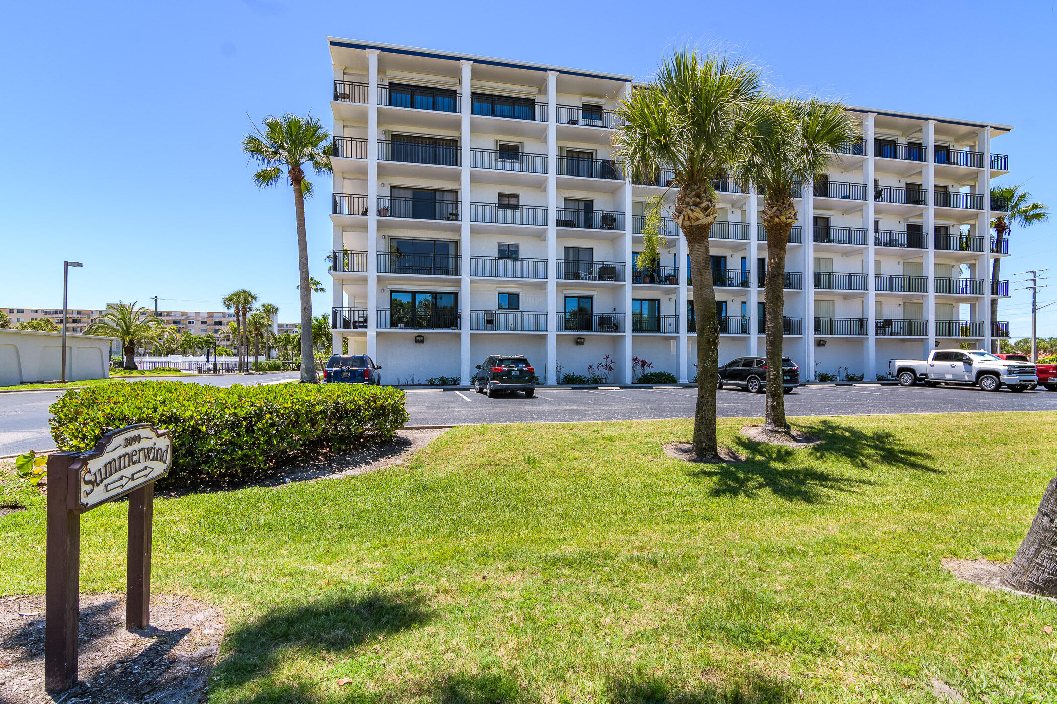 2090 N Atlantic Avenue, 304