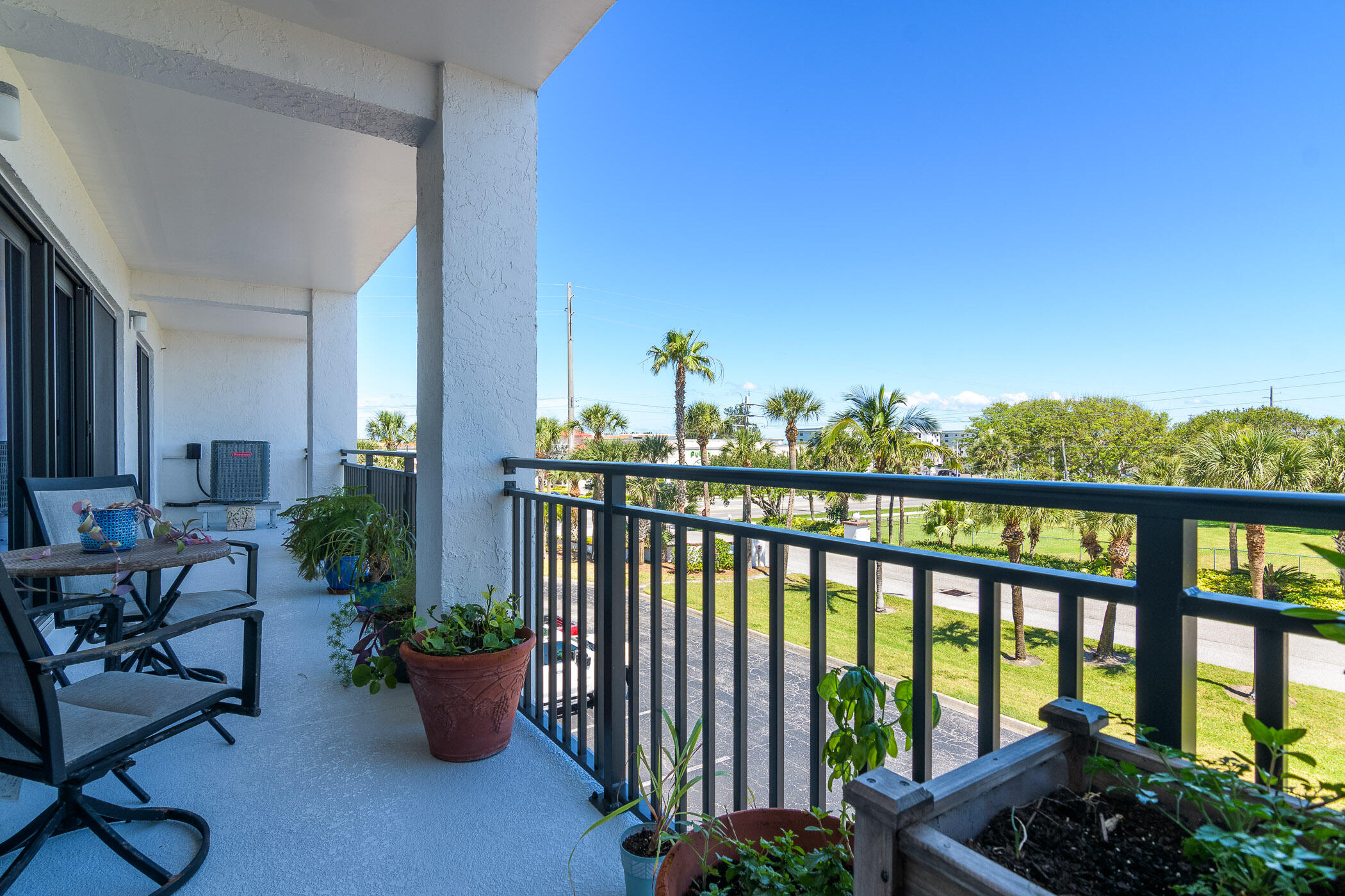 2090 N Atlantic Avenue, 304