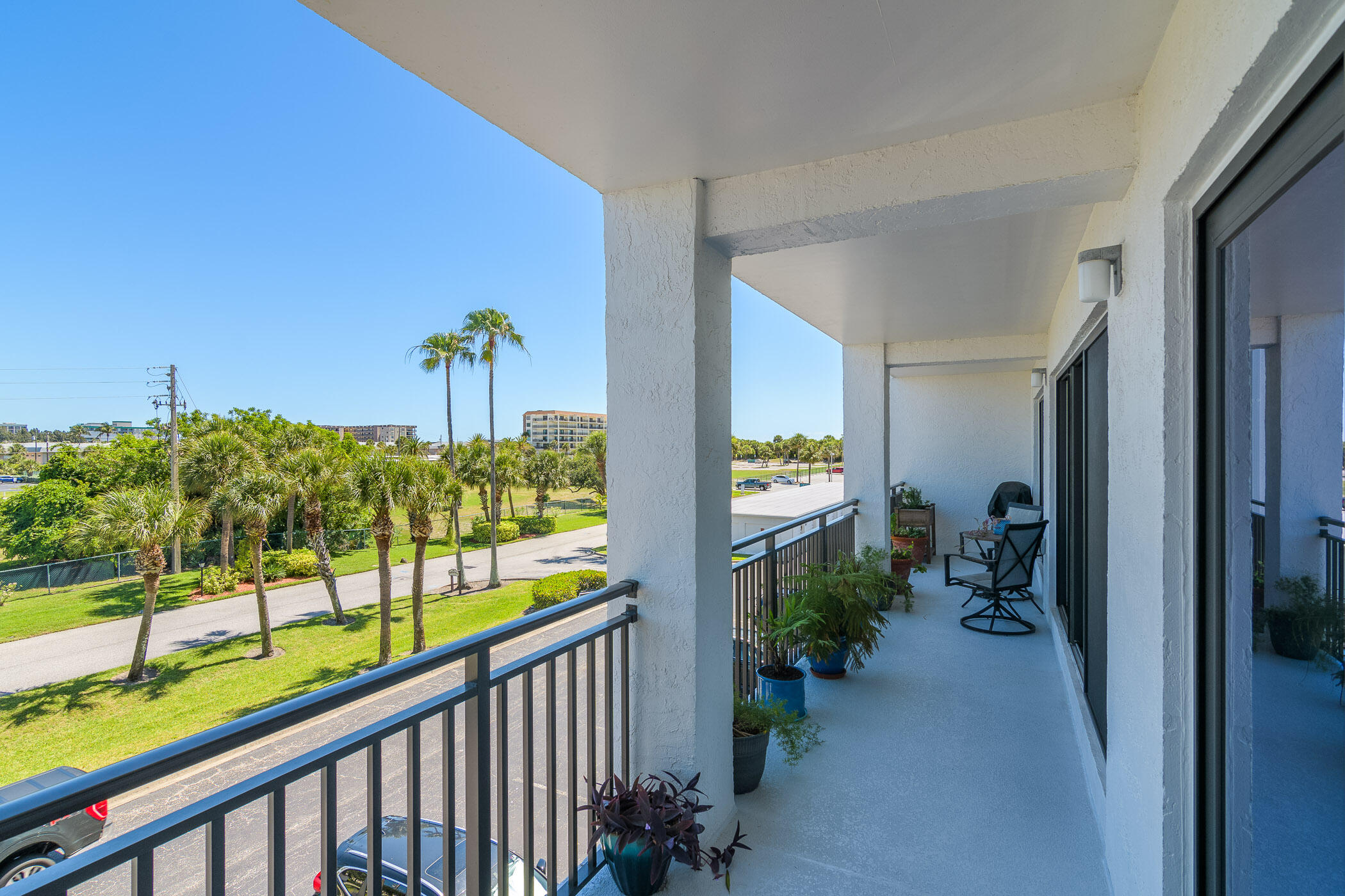 2090 N Atlantic Avenue, 304