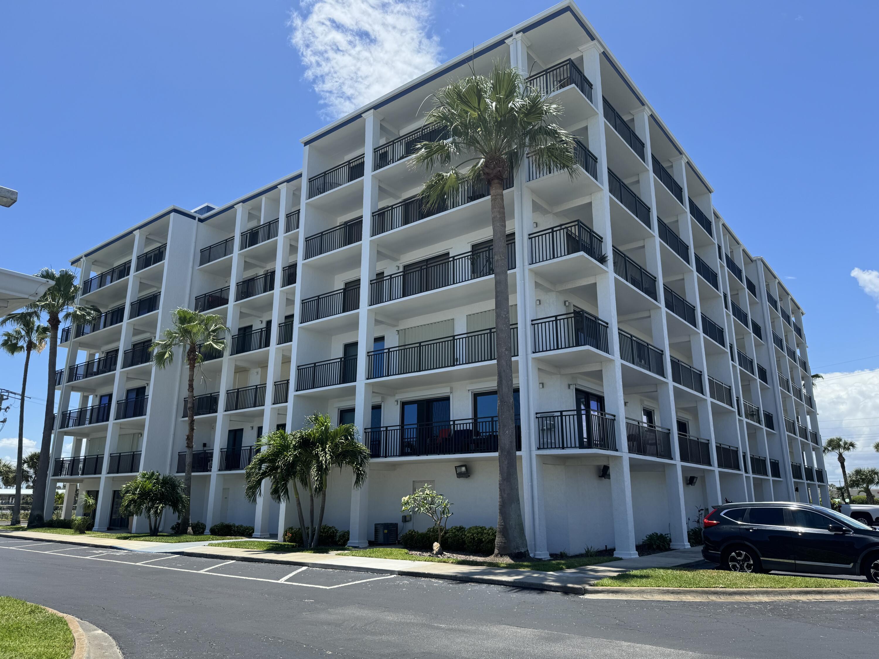 2090 N Atlantic Avenue, 304