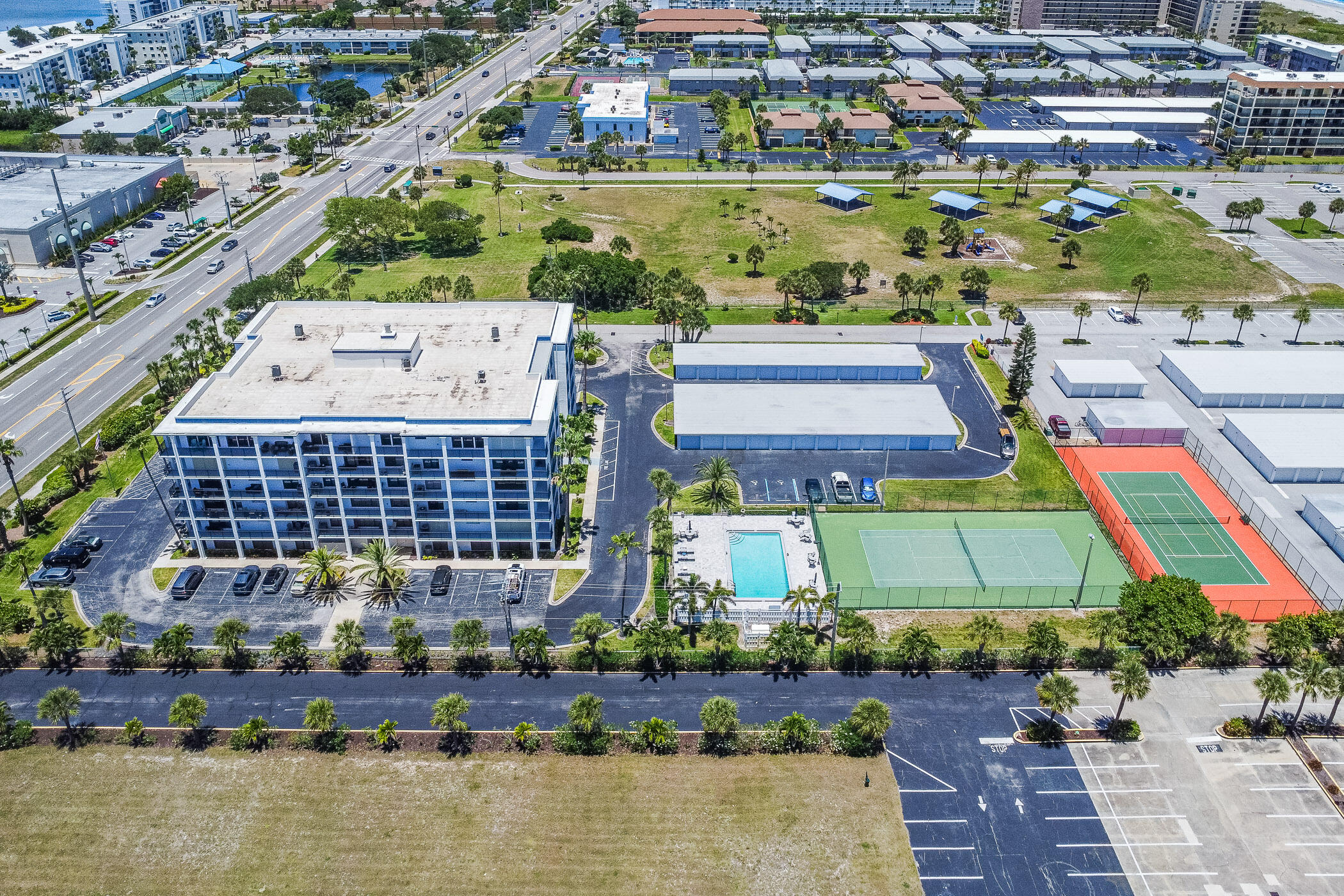 2090 N Atlantic Avenue, 304