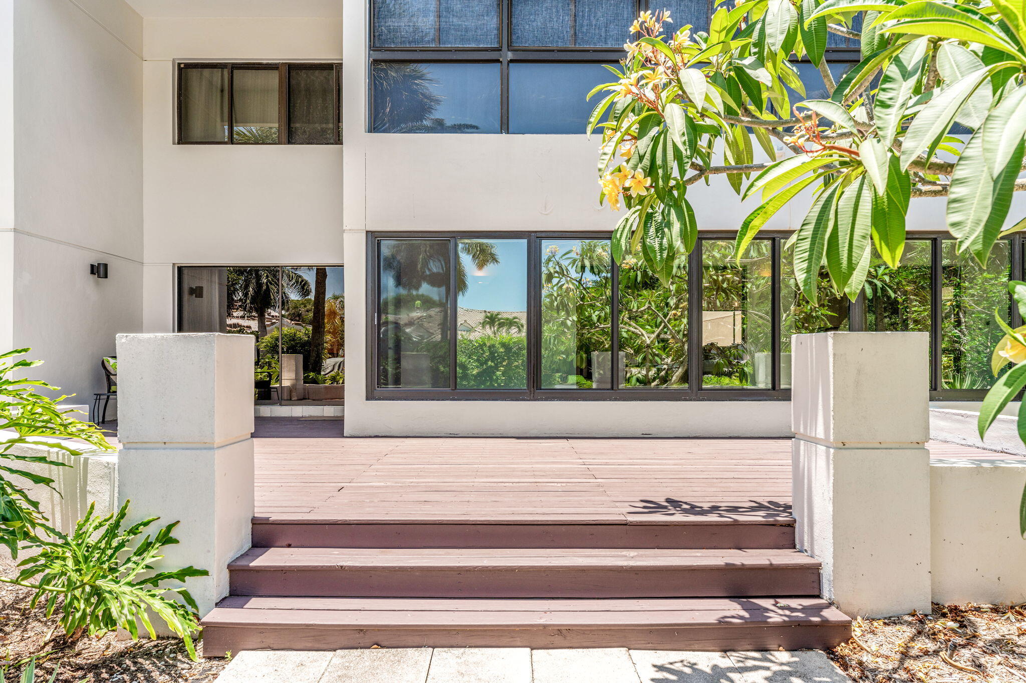 260 Aquarina Boulevard, 260