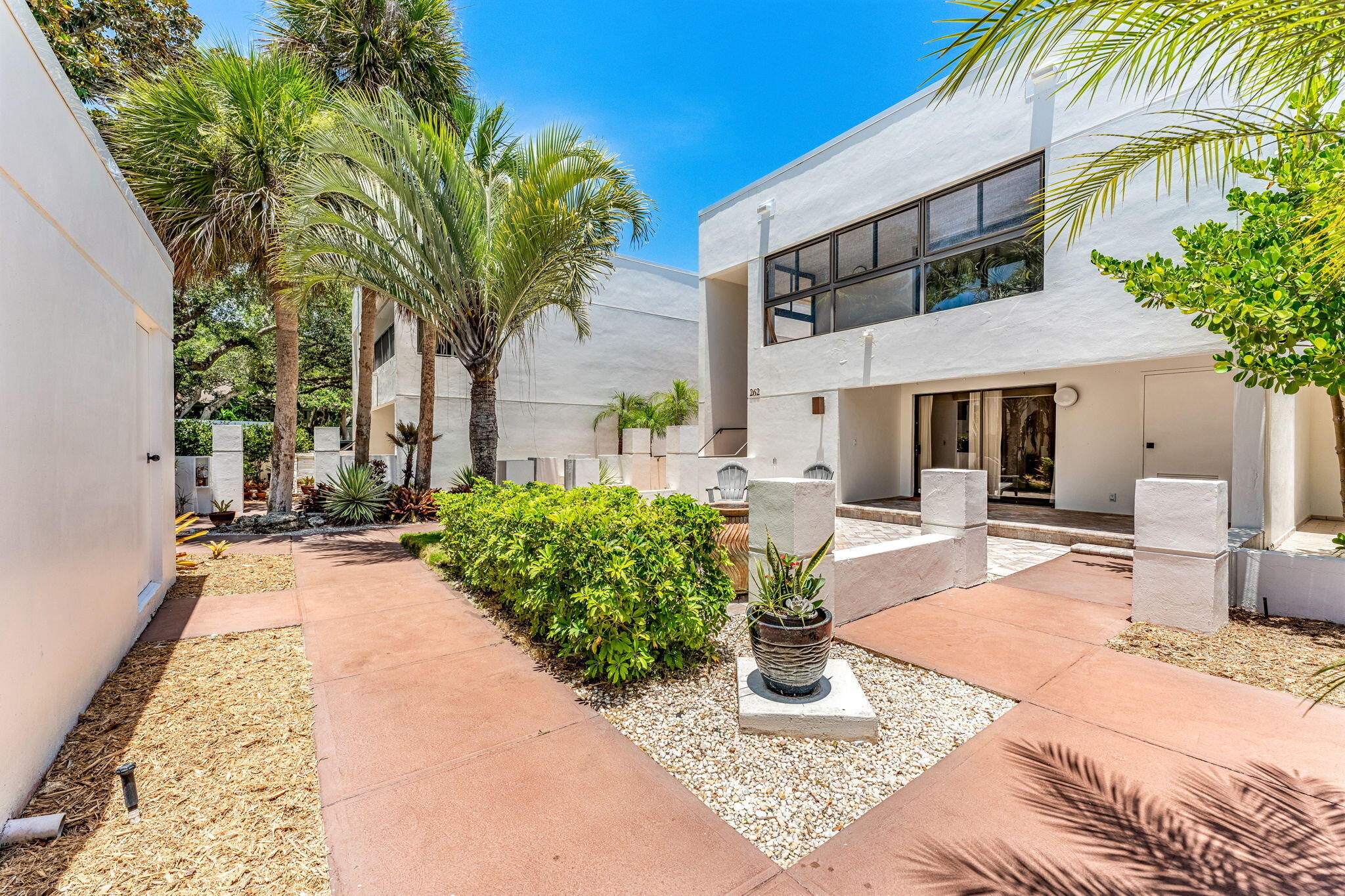 260 Aquarina Boulevard, 260