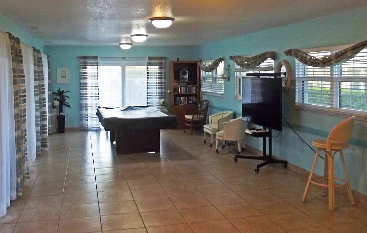 4105 Ocean Beach Boulevard, 422
