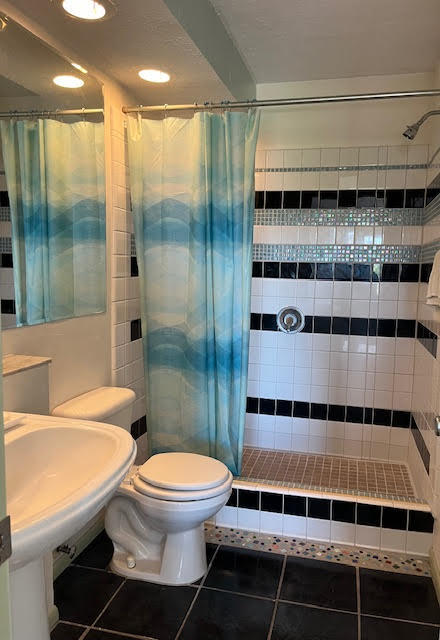 4105 Ocean Beach Boulevard, 422
