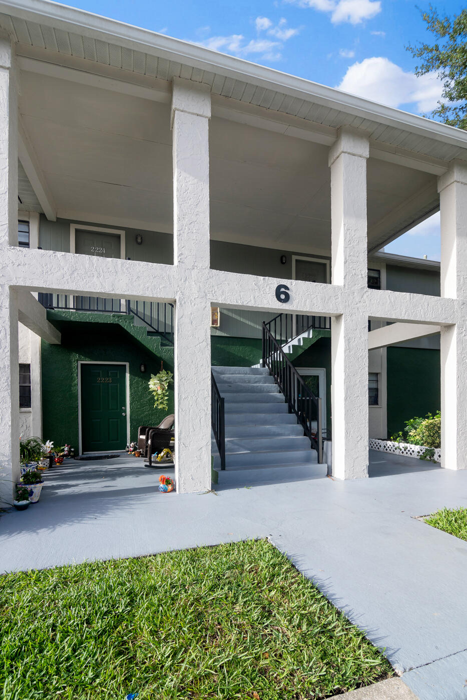 2222 Flower Tree Circle