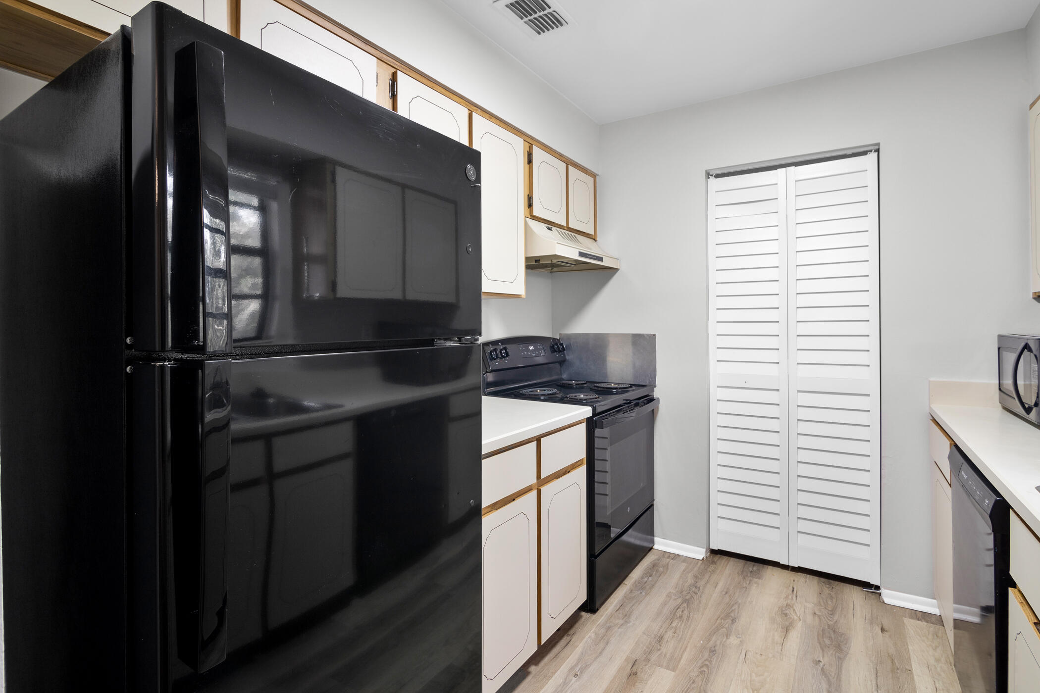 2222 Flower Tree Circle