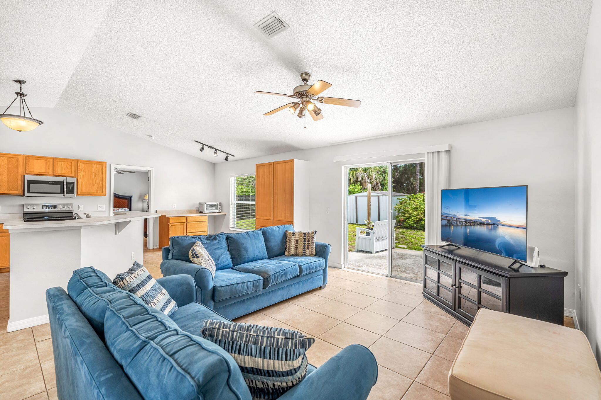 529 Plumbago Road NW