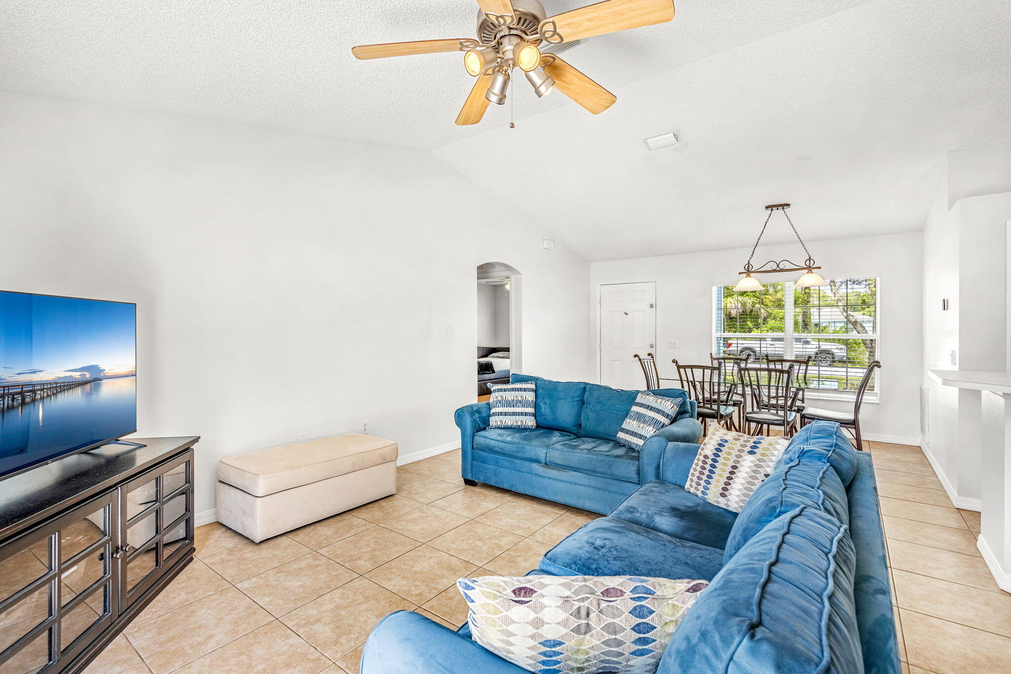 529 Plumbago Road NW