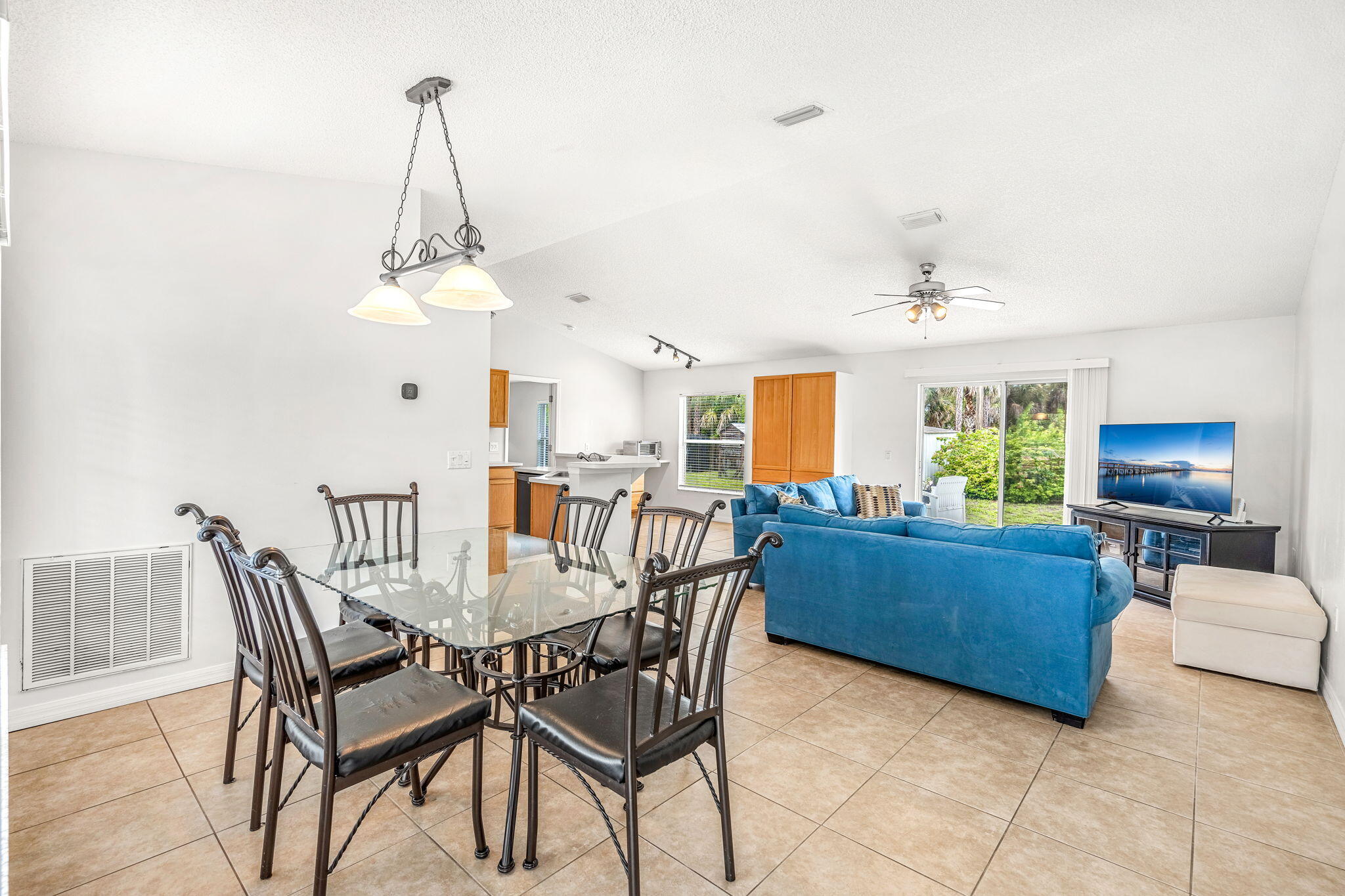 529 Plumbago Road NW