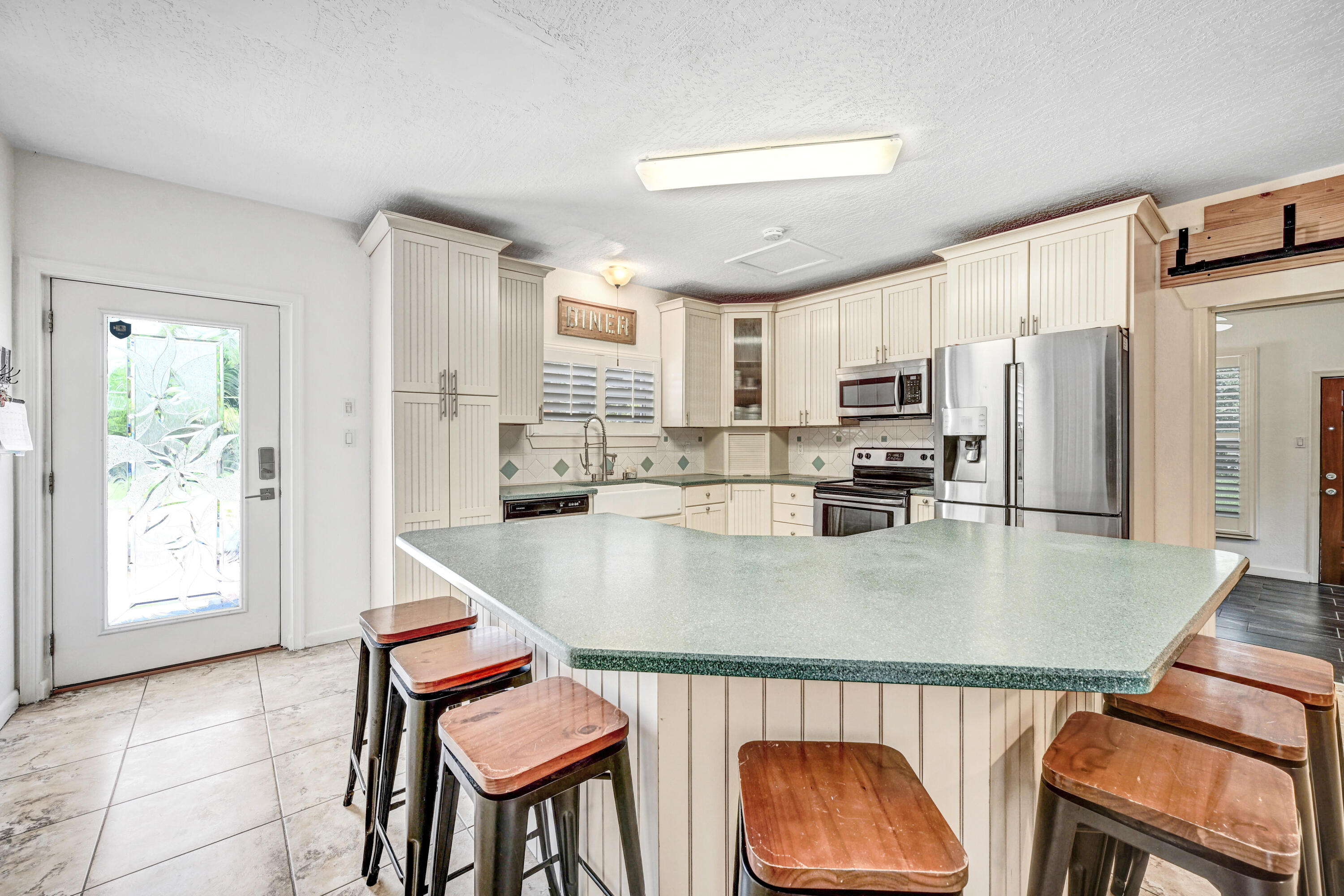 1130 S Tropical Trail
