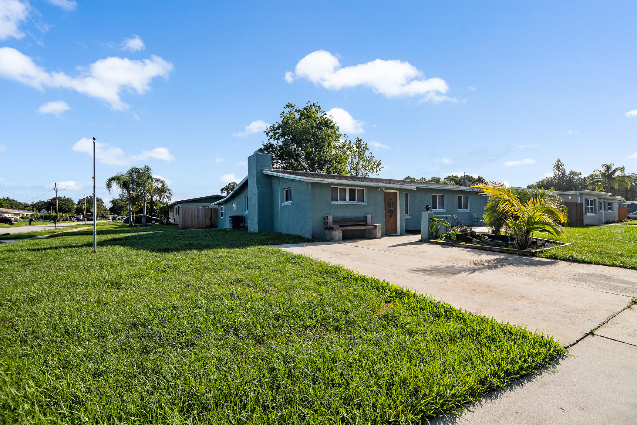 2534 Stratford Drive