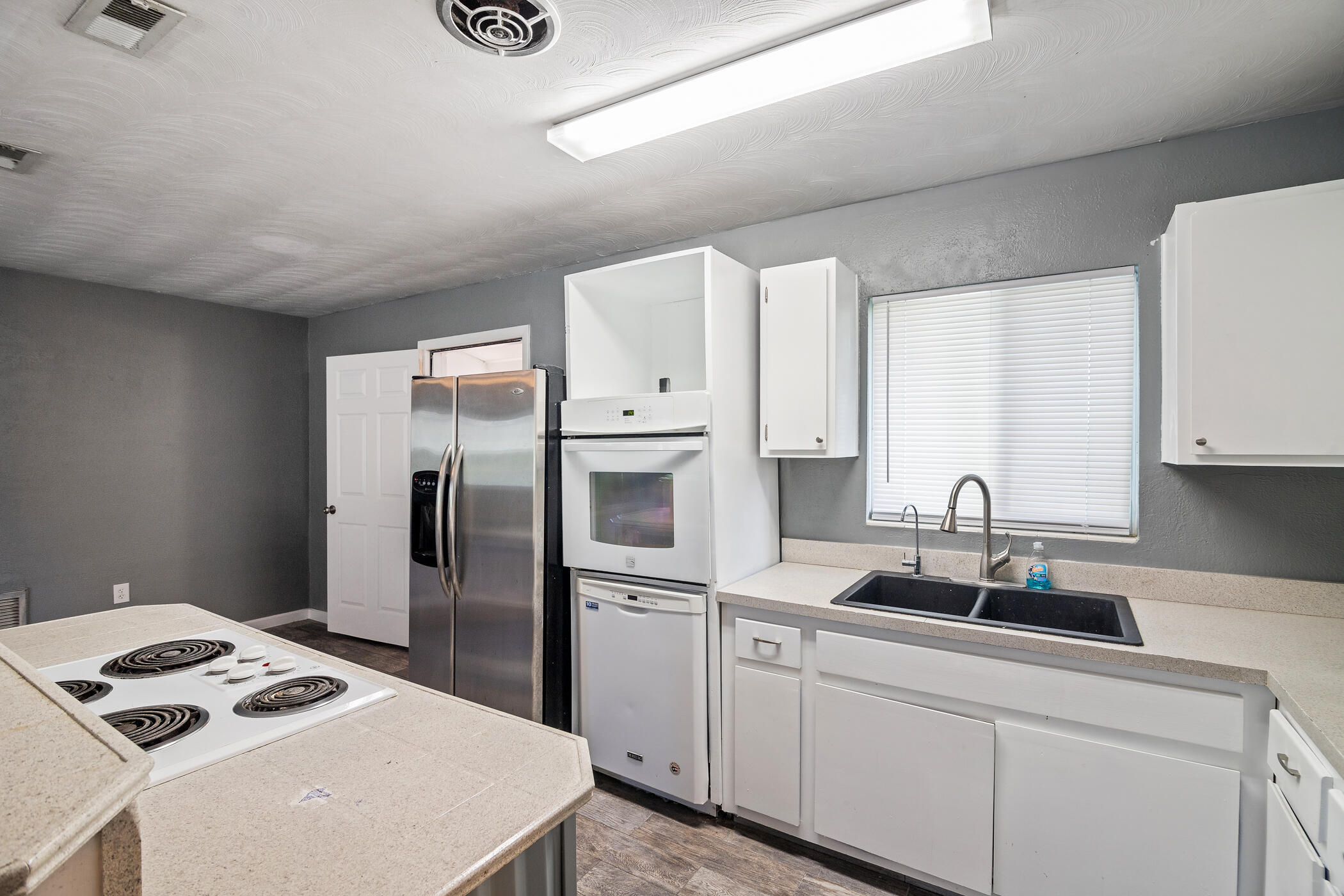 2534 Stratford Drive